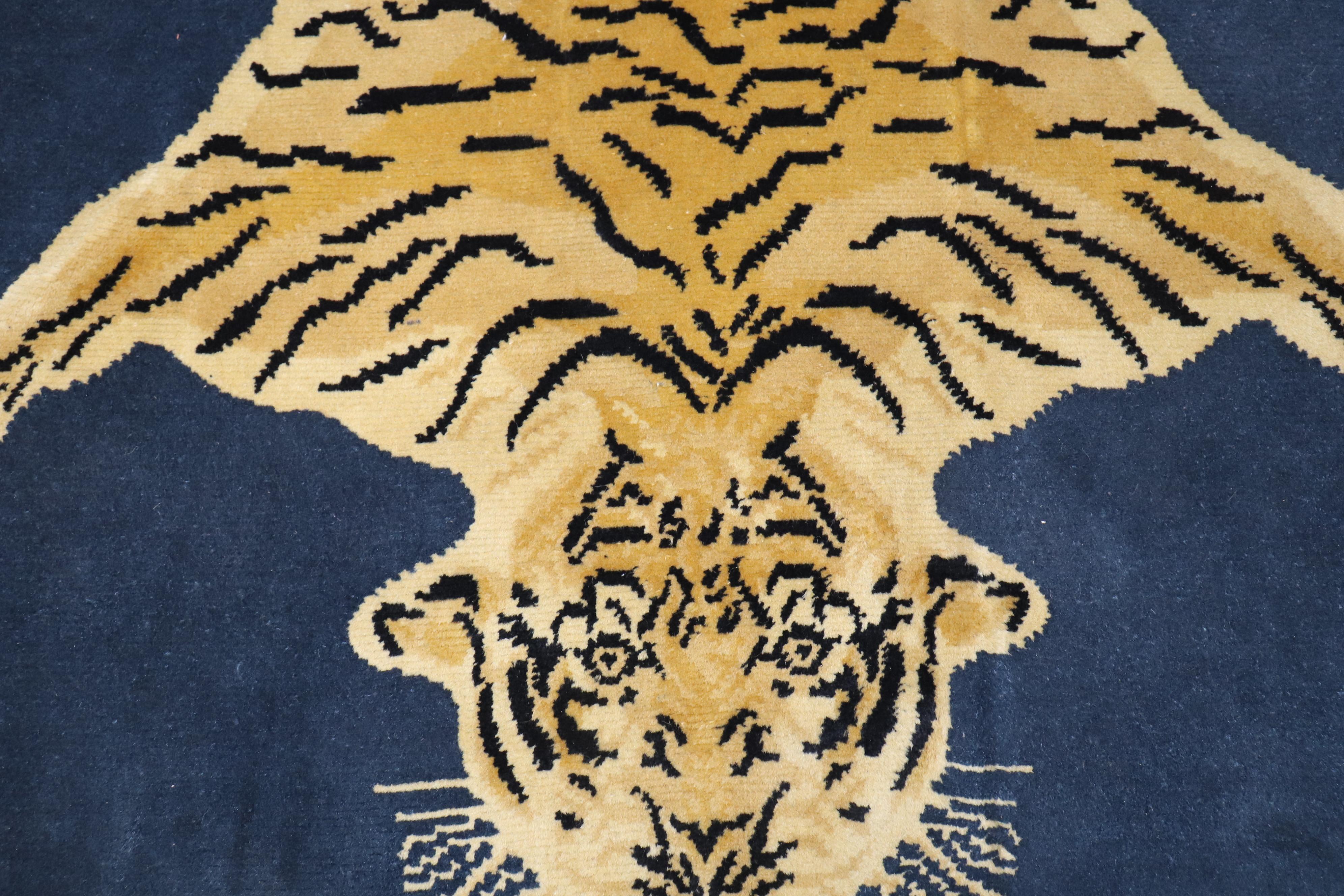 Tapis tigre indien vintage de la collection Zabihi en vente 1