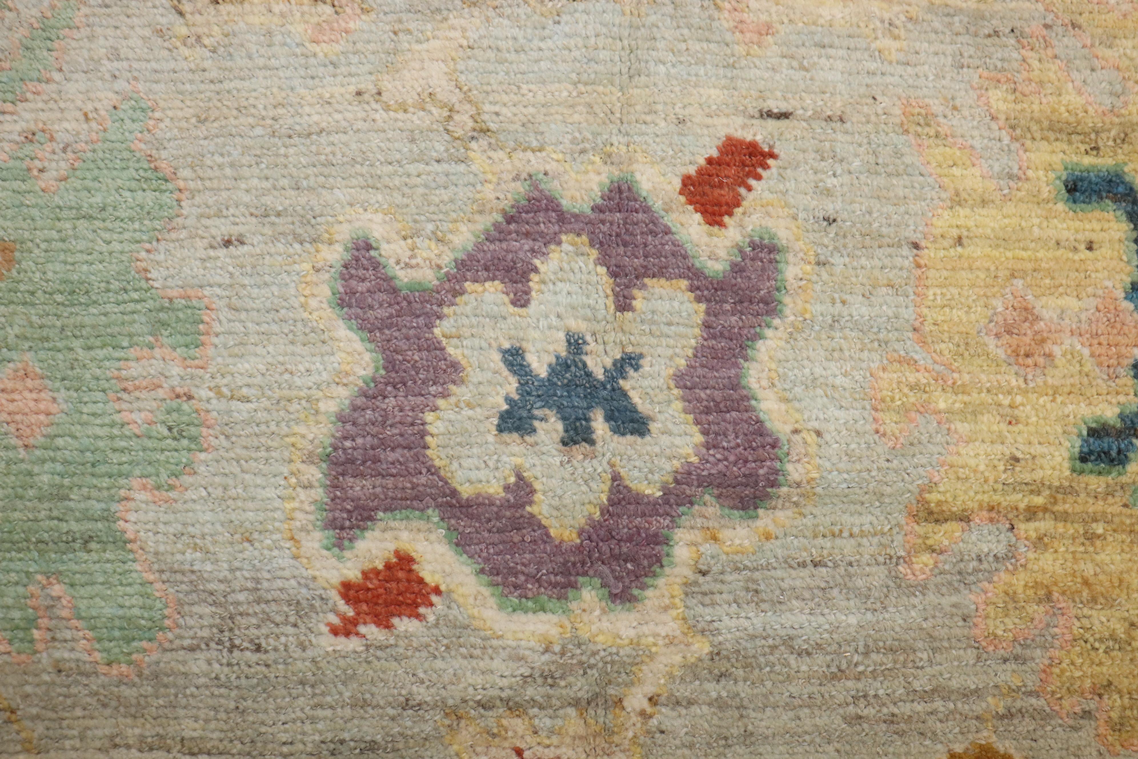 Colección Zabihi Alfombra Oushak grande de inspiración vintage en venta 1