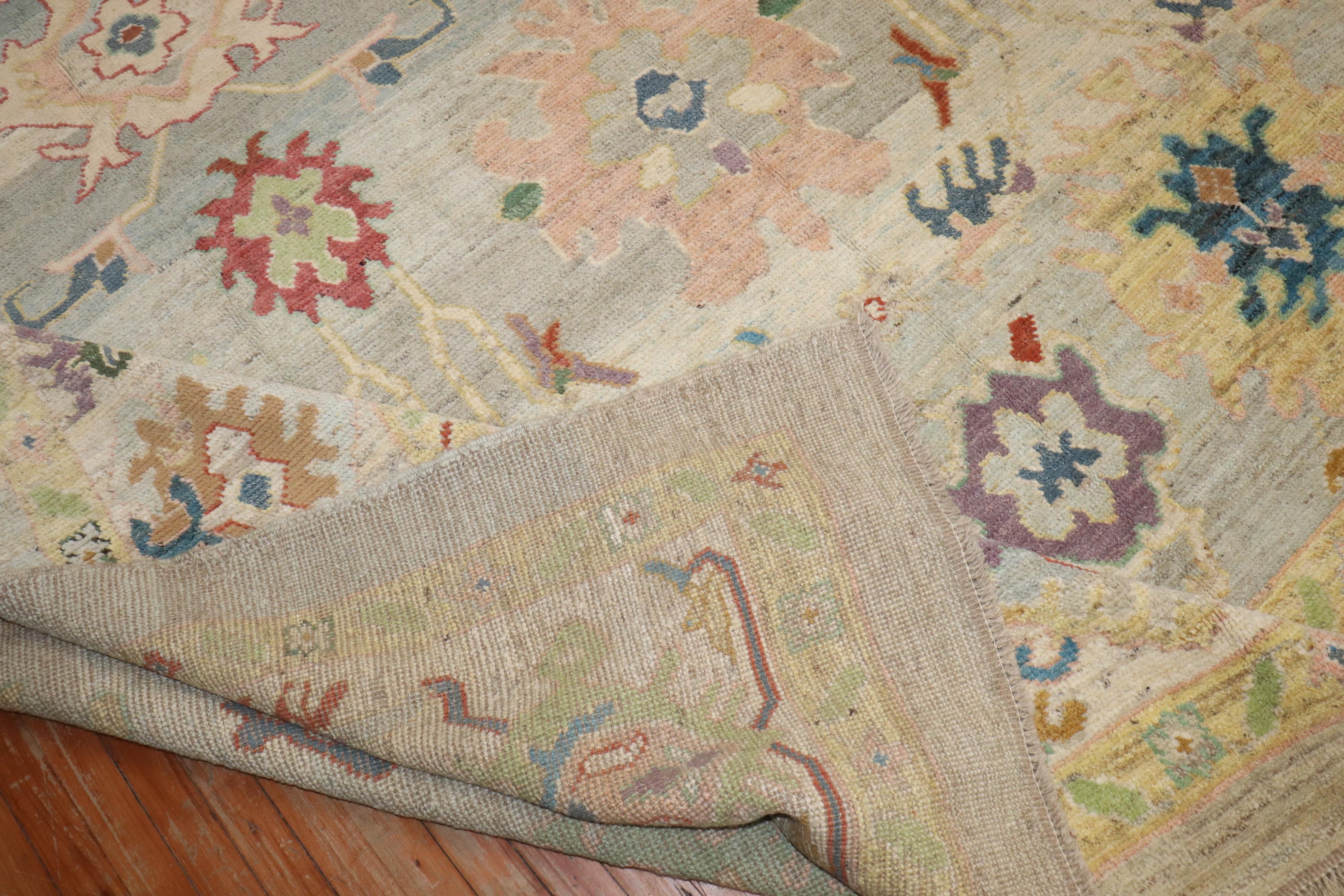 Colección Zabihi Alfombra Oushak grande de inspiración vintage en venta 2