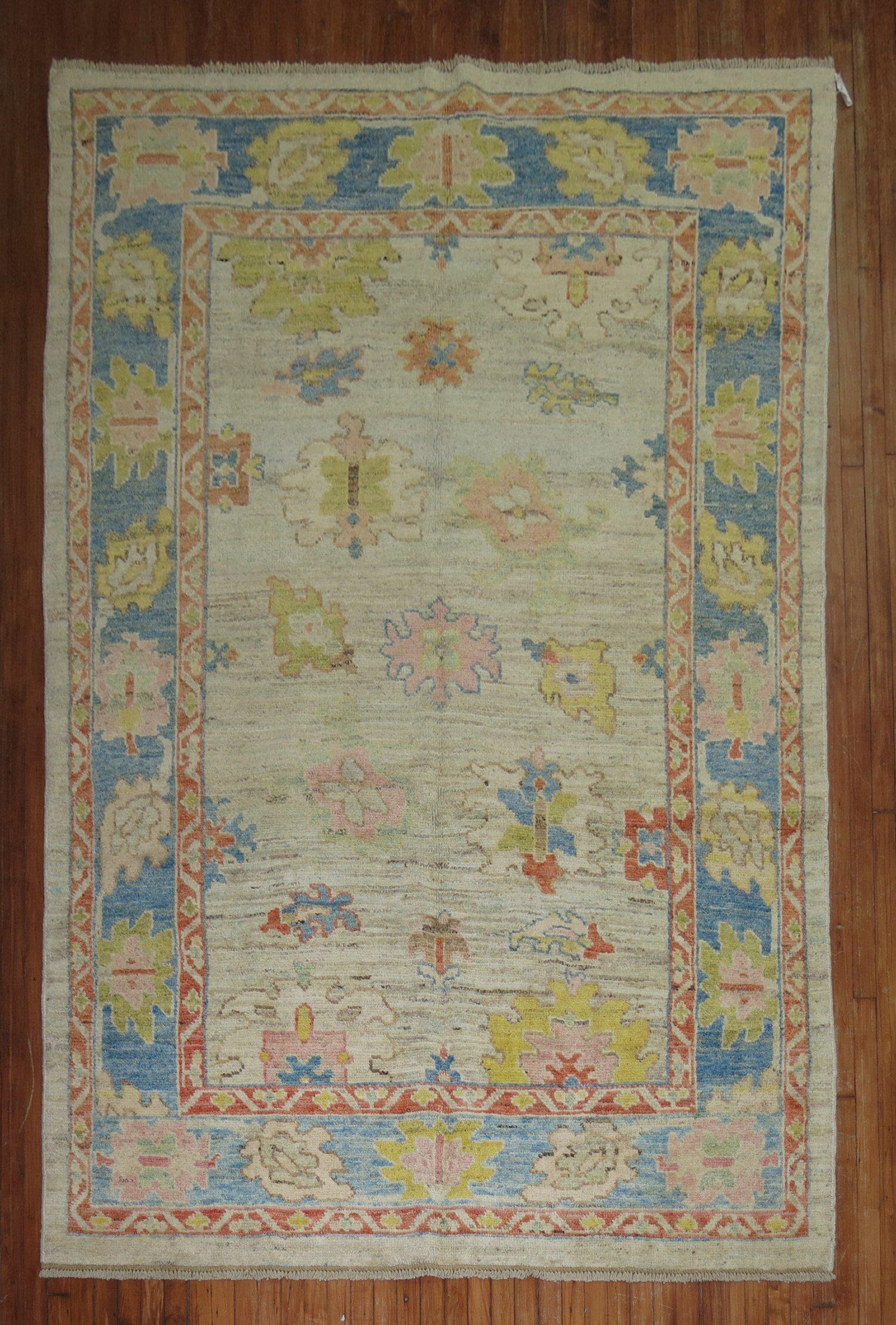 Classico americano Tappeto Oushak turco di ispirazione vintage della Collection'S di Zabihi in vendita