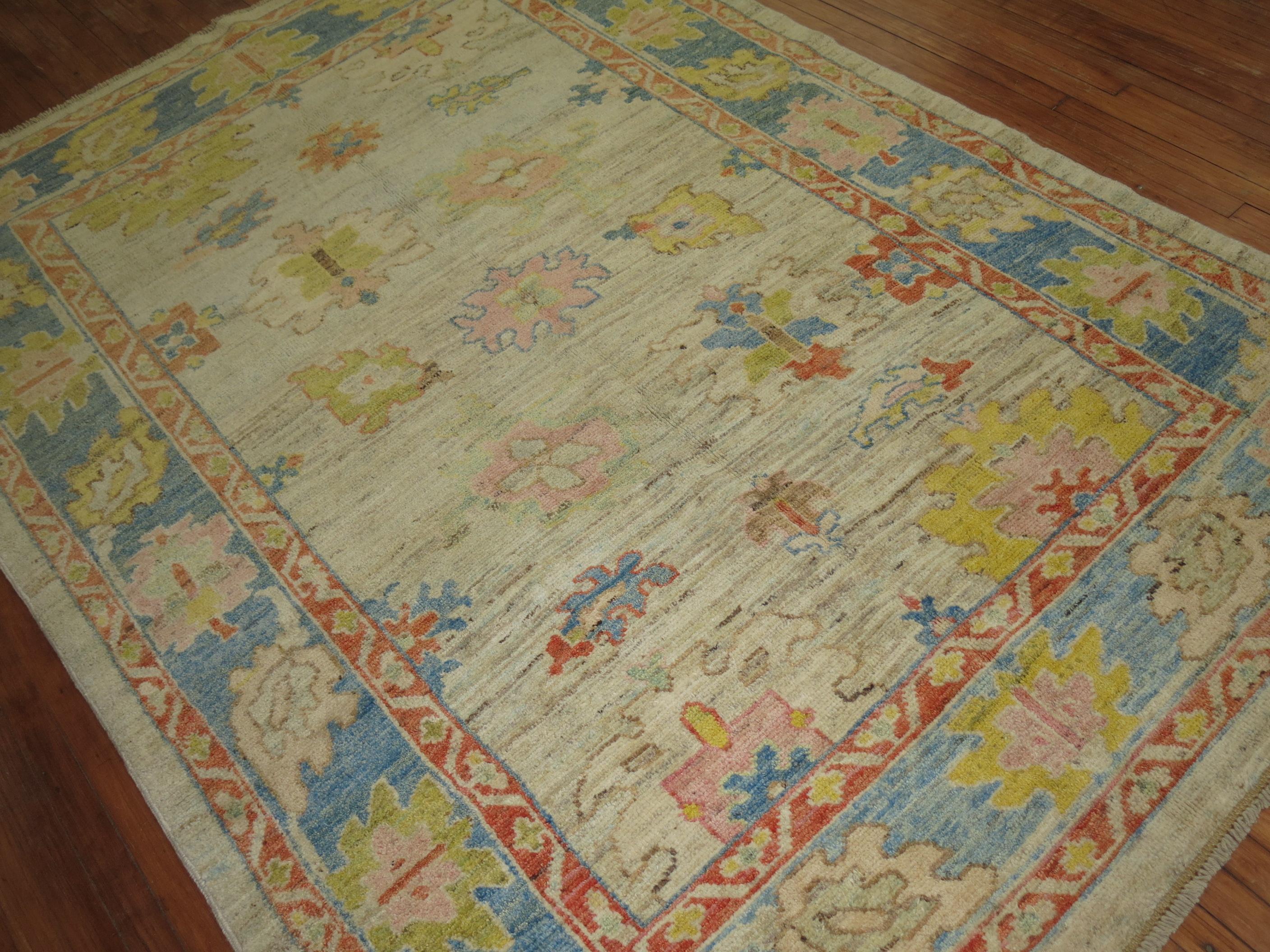 Tappeto Oushak turco di ispirazione vintage della Collection'S di Zabihi In condizioni ottime in vendita a New York, NY