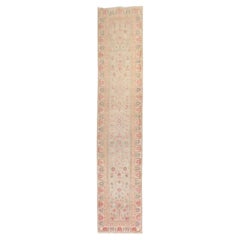 Zabihi Collection Traves de Mesa Vintage Khotan Verde Claro Rosa