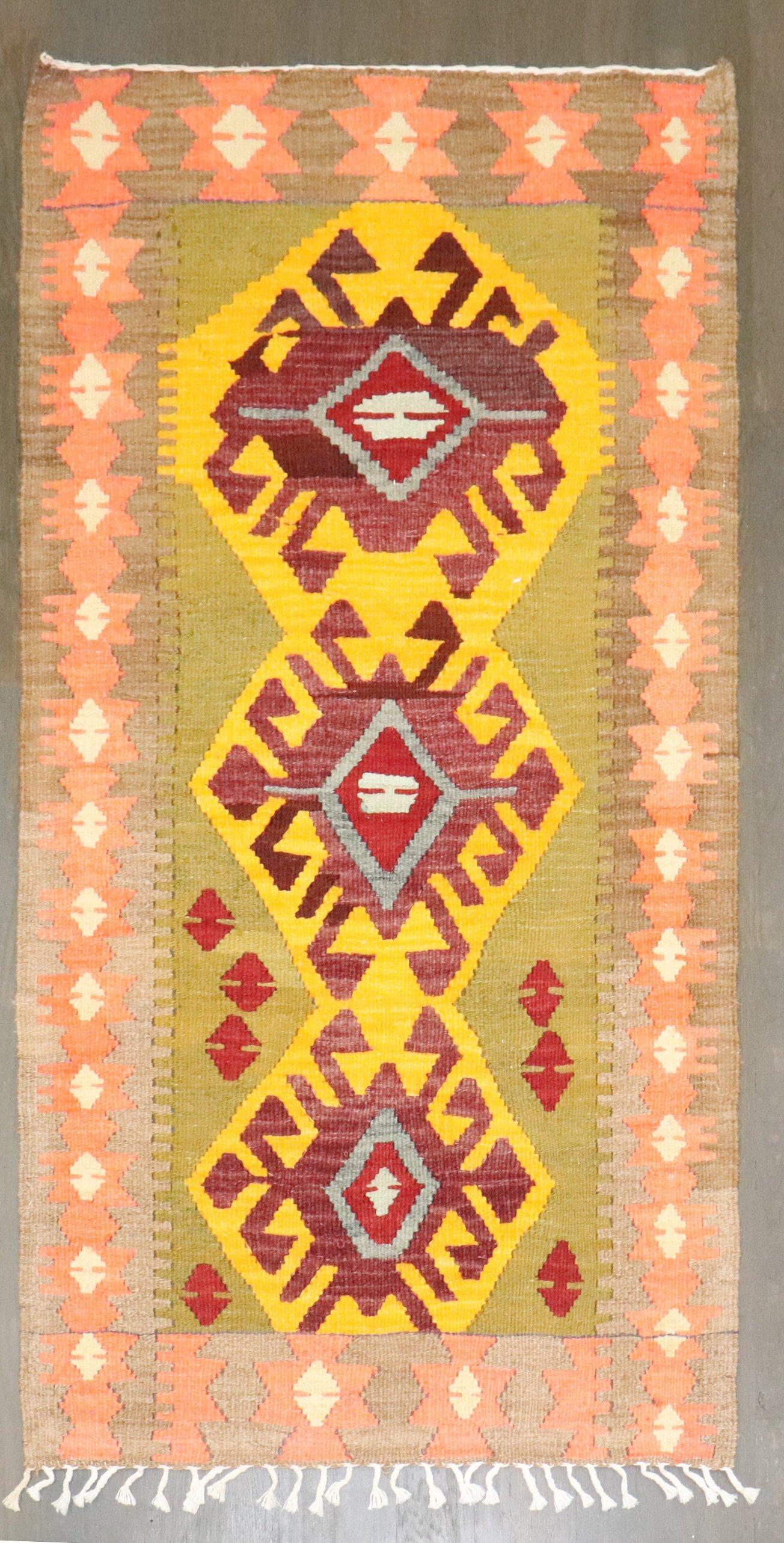 Zabihi Collection Vintage Lime Green Yellow Throw Kilim im Zustand „Gut“ im Angebot in New York, NY