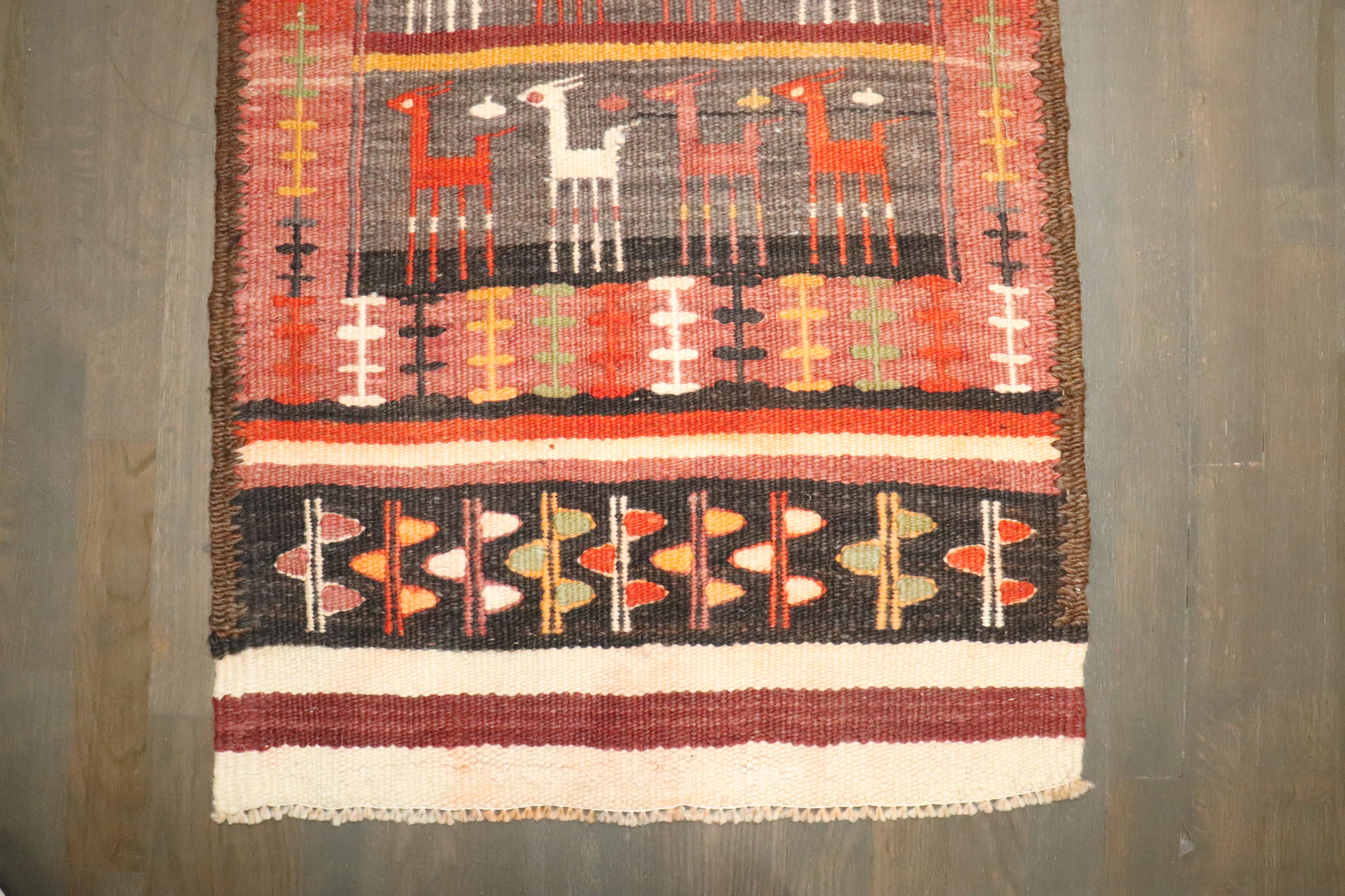 Zabihi Collection Vintage marocchino animale Kilim a trama piatta In condizioni buone in vendita a New York, NY