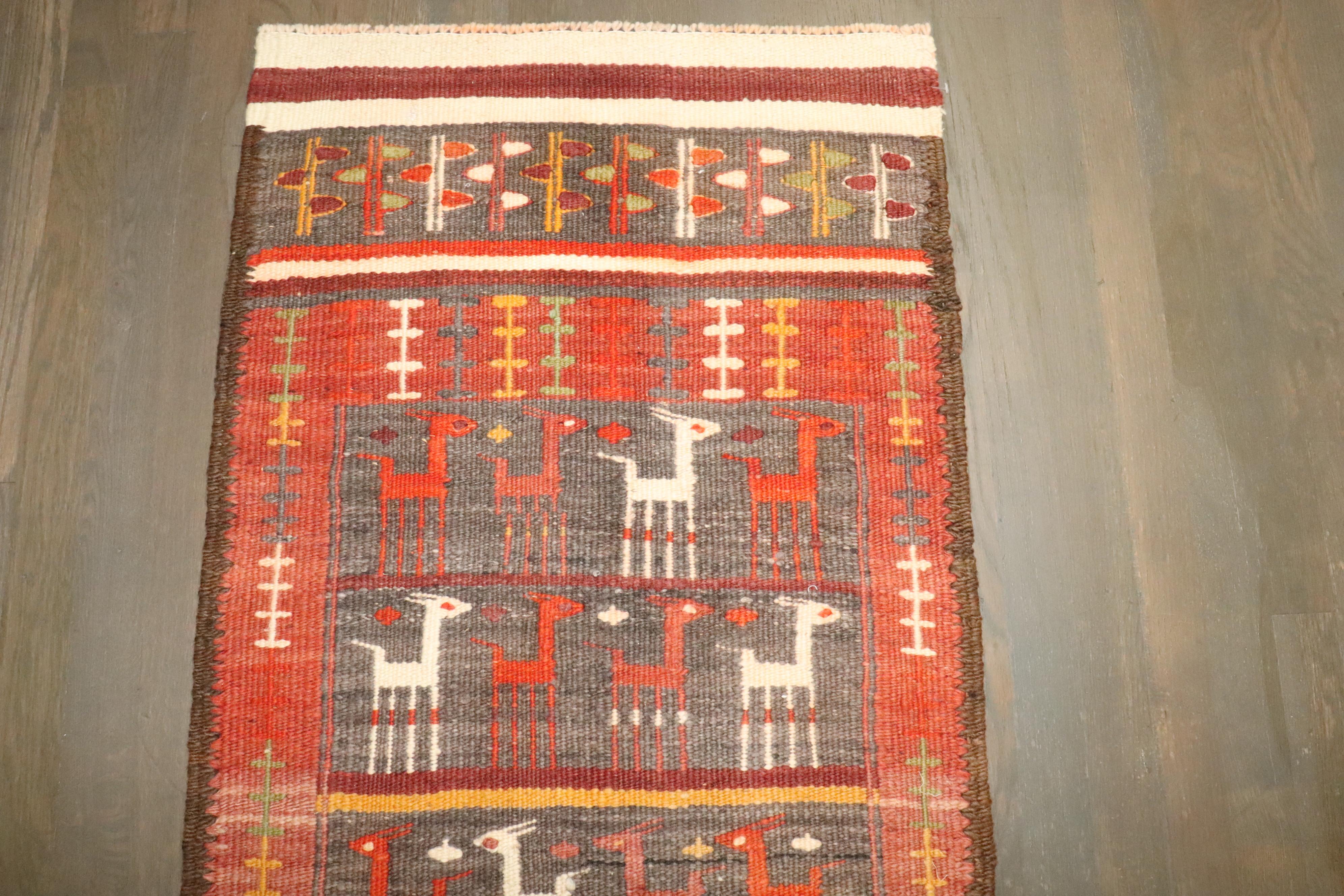 Lana Zabihi Collection Vintage marocchino animale Kilim a trama piatta in vendita
