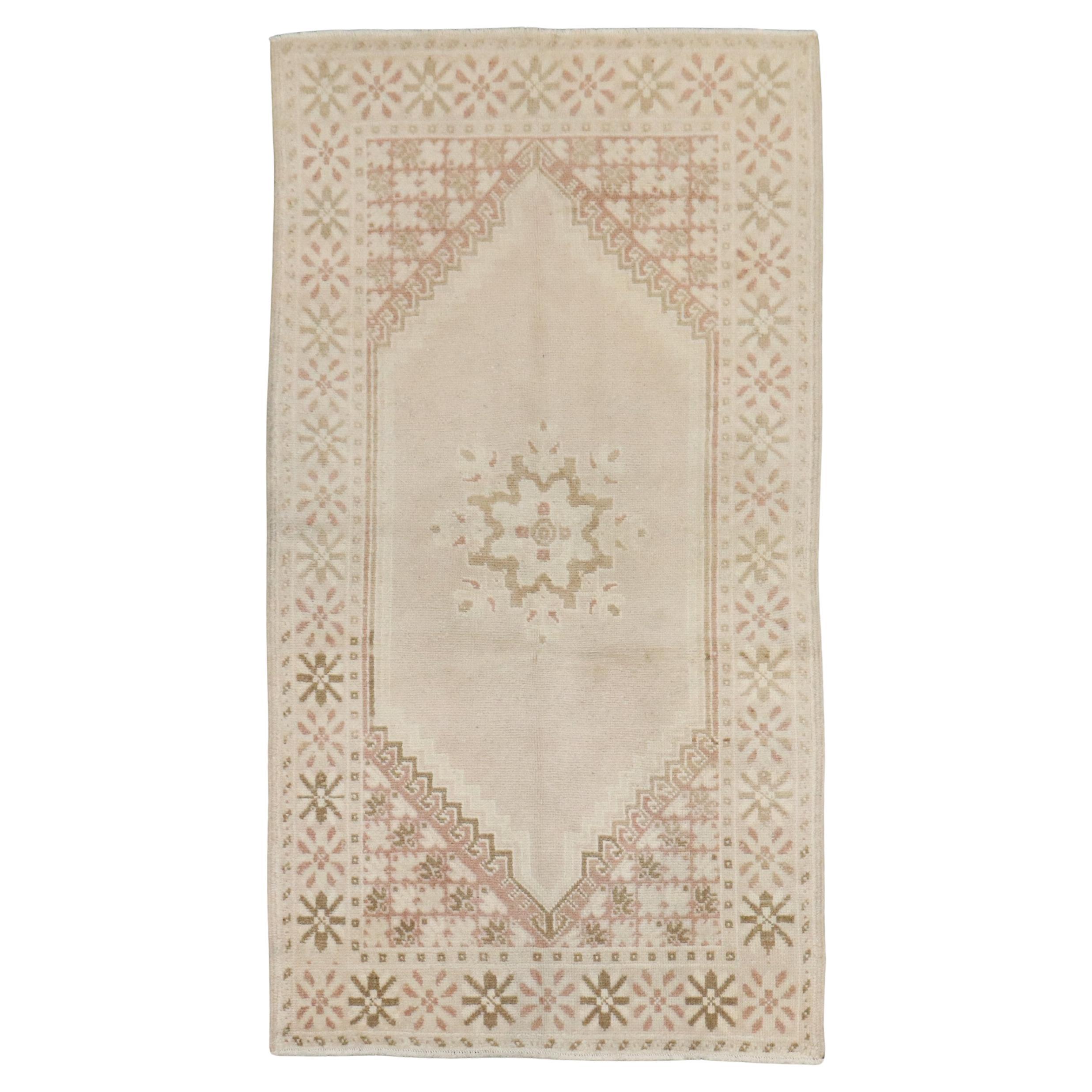 Alfombra marroquí neutra vintage de la colección Zabihi en venta