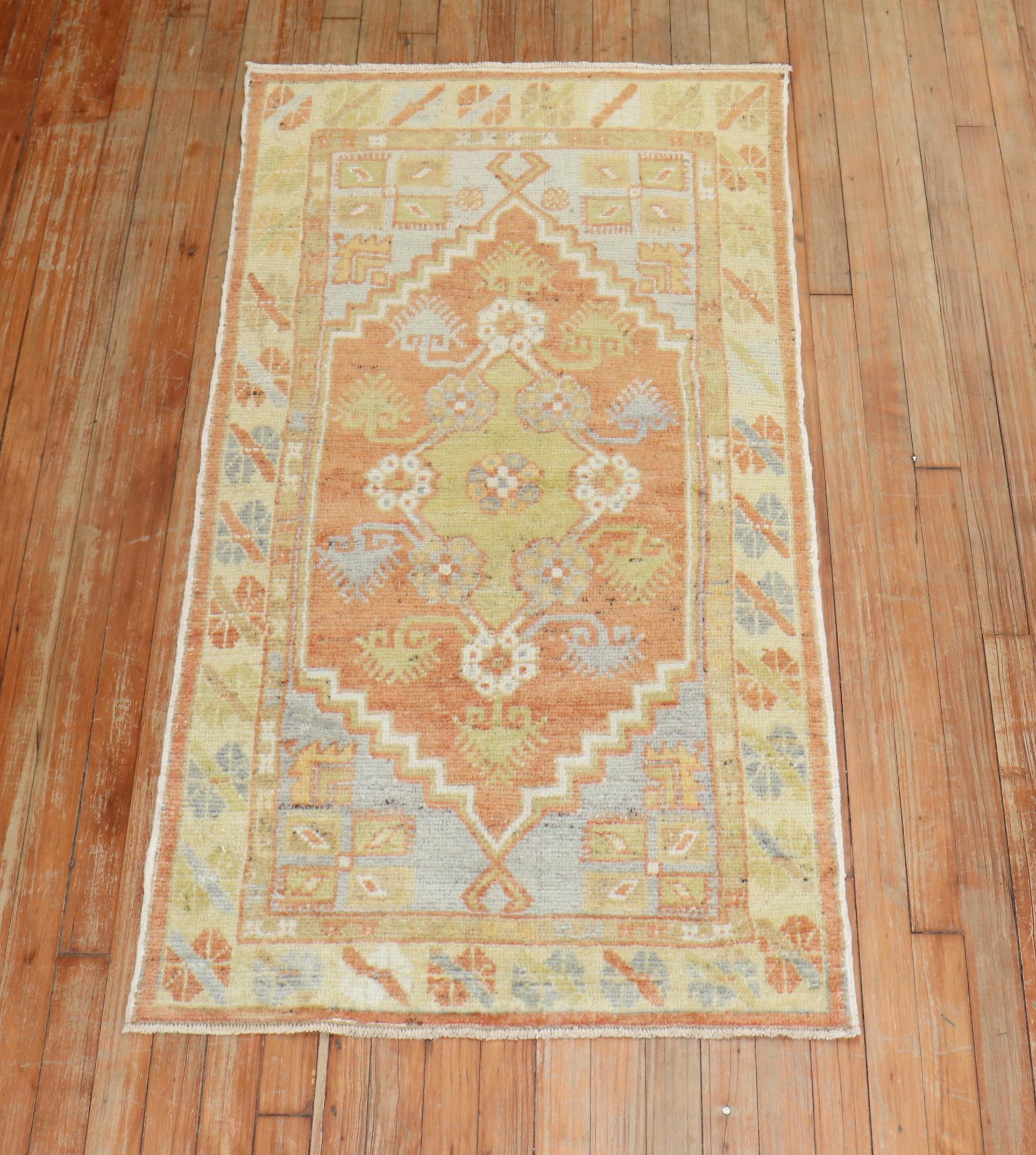 mid 20th century turkish anatolian scatter size rug in warm colors

rug no.	31744
size	2' 6