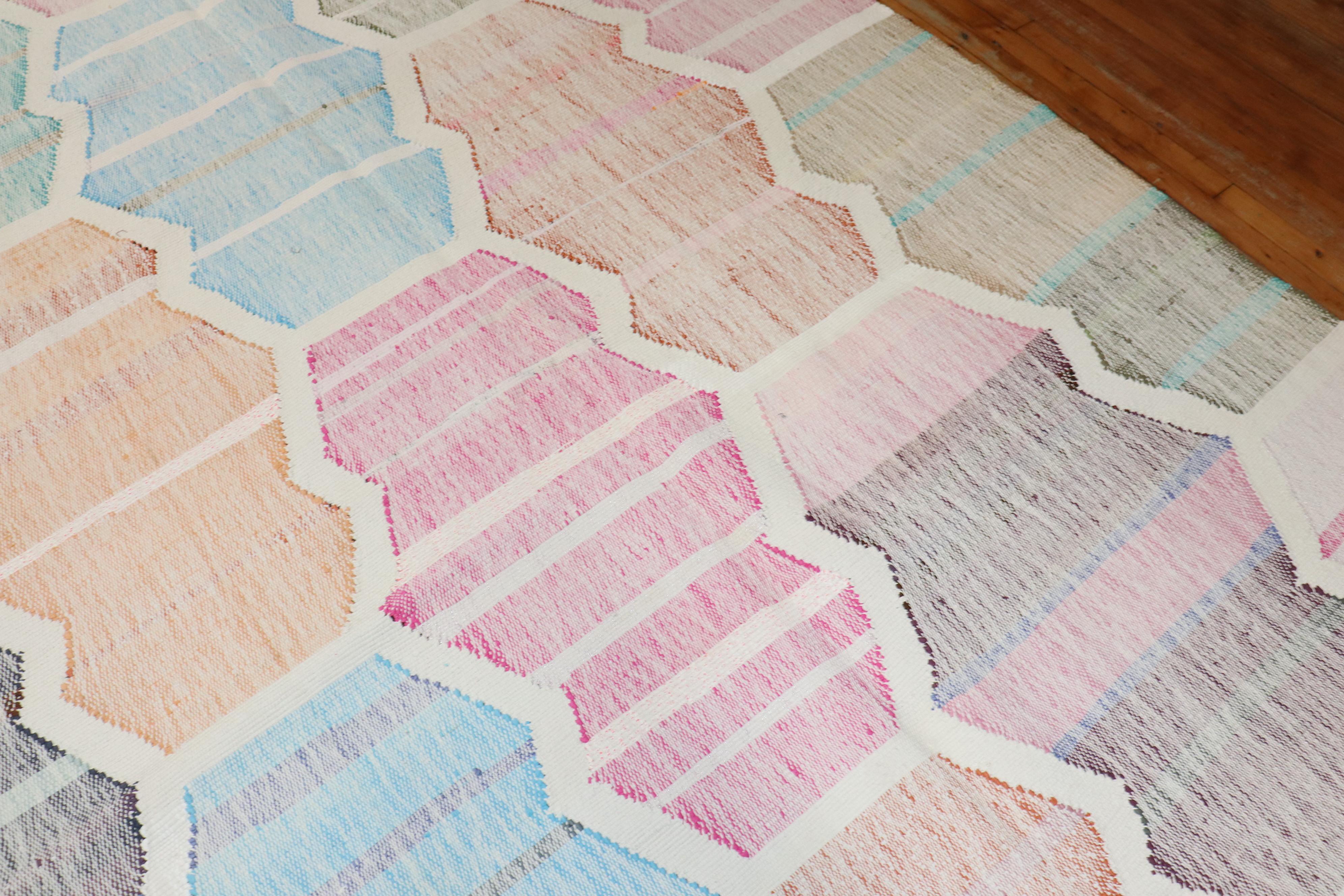 Zabihi Kollektion Vintage Pastell Geometrisch beeinflusster türkischer Kelim, Vintage (Handgeknüpft) im Angebot