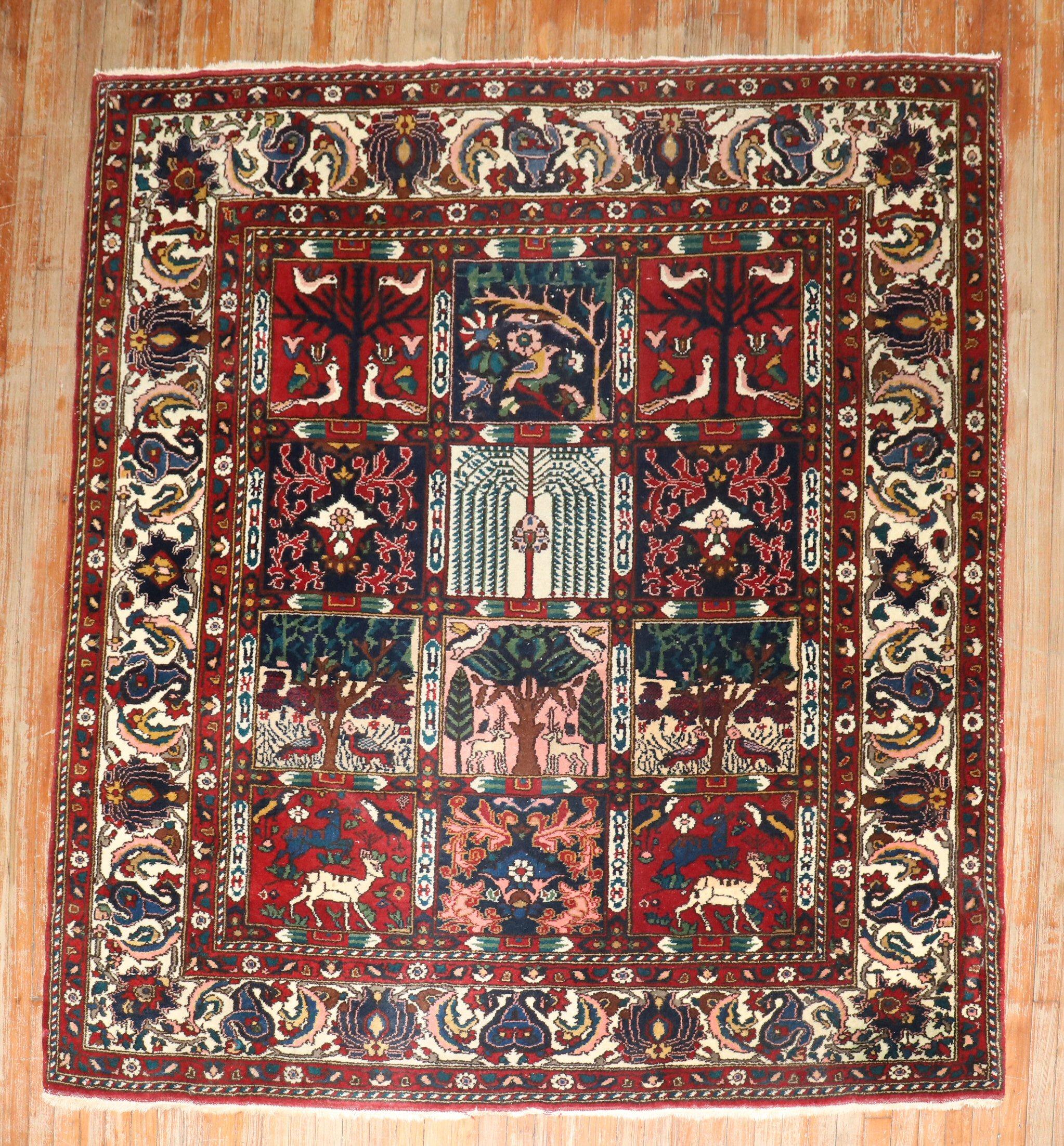 Quadratischer persischer Bachtiari-Teppich mit einem Allover-Gartenkästchen-Muster aus dem 3. Quartal des 20.

Maße: 6'6'' x 6'11'' 