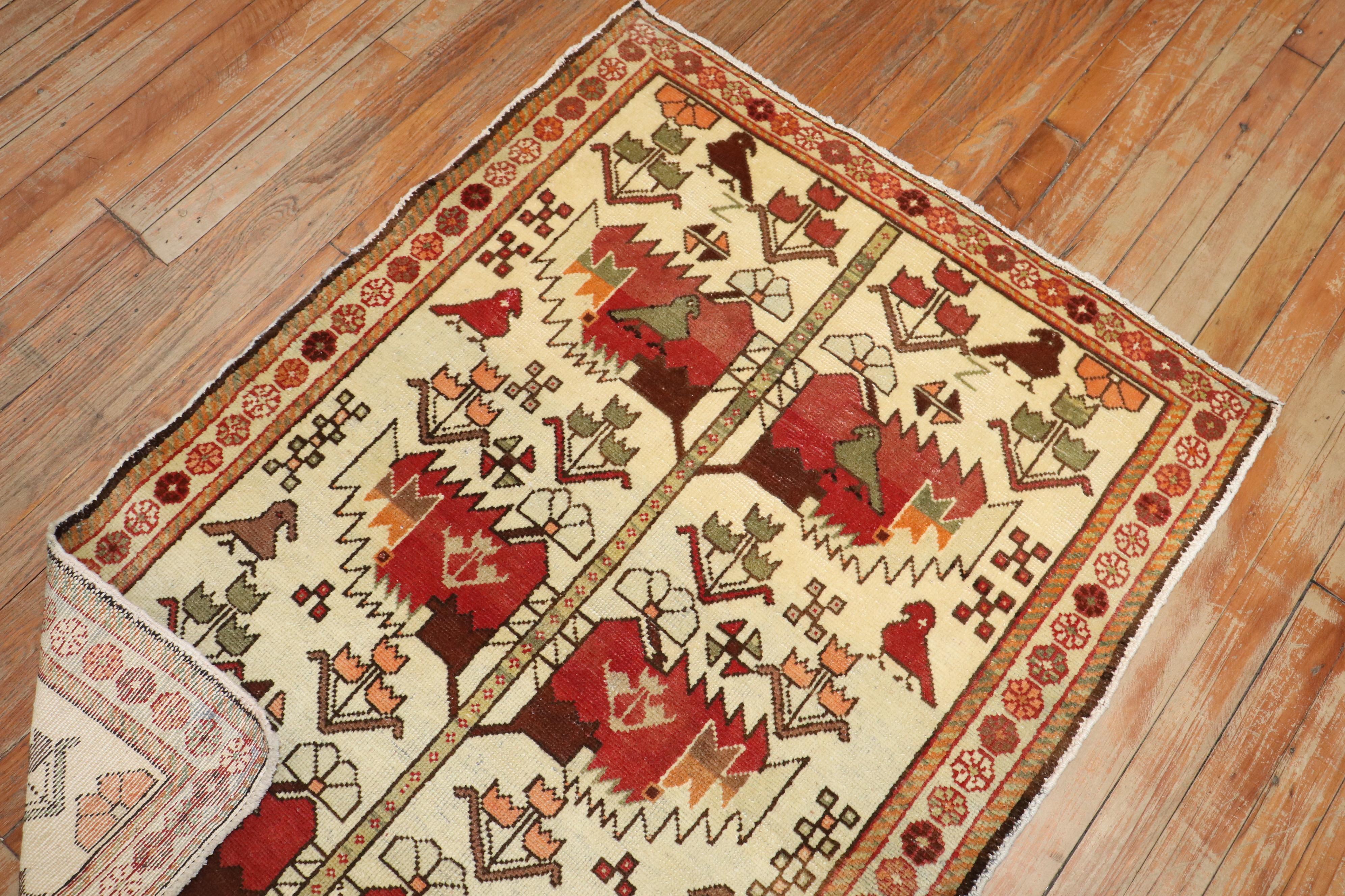 Mid-20th Century Persian Pictorial small square rug

Measures: 3'' x 4'1'' circa 1940.