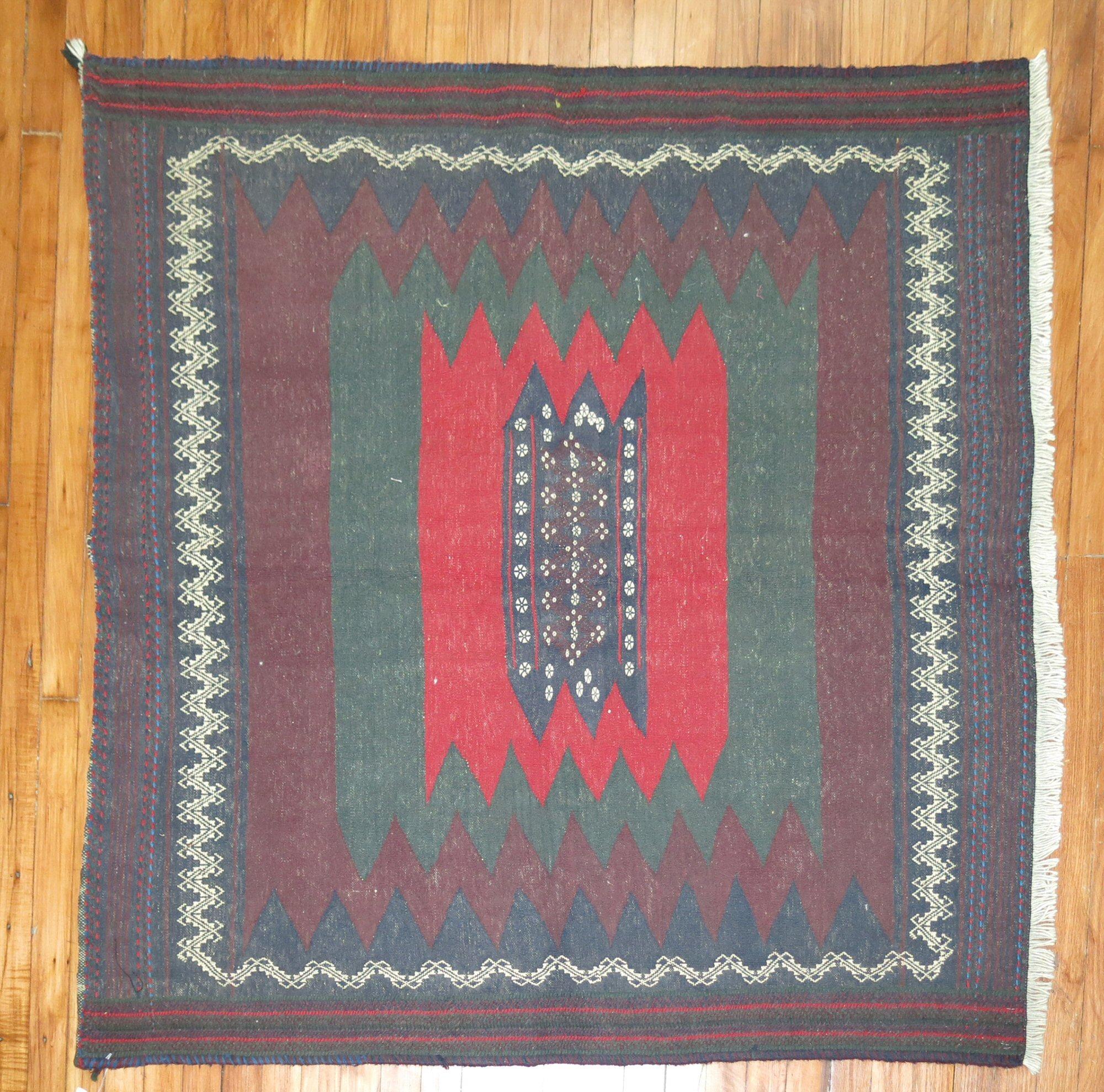 Zabihi Kollektion Vintage Persischer Sofreh Kelim (Minimalistisch) im Angebot