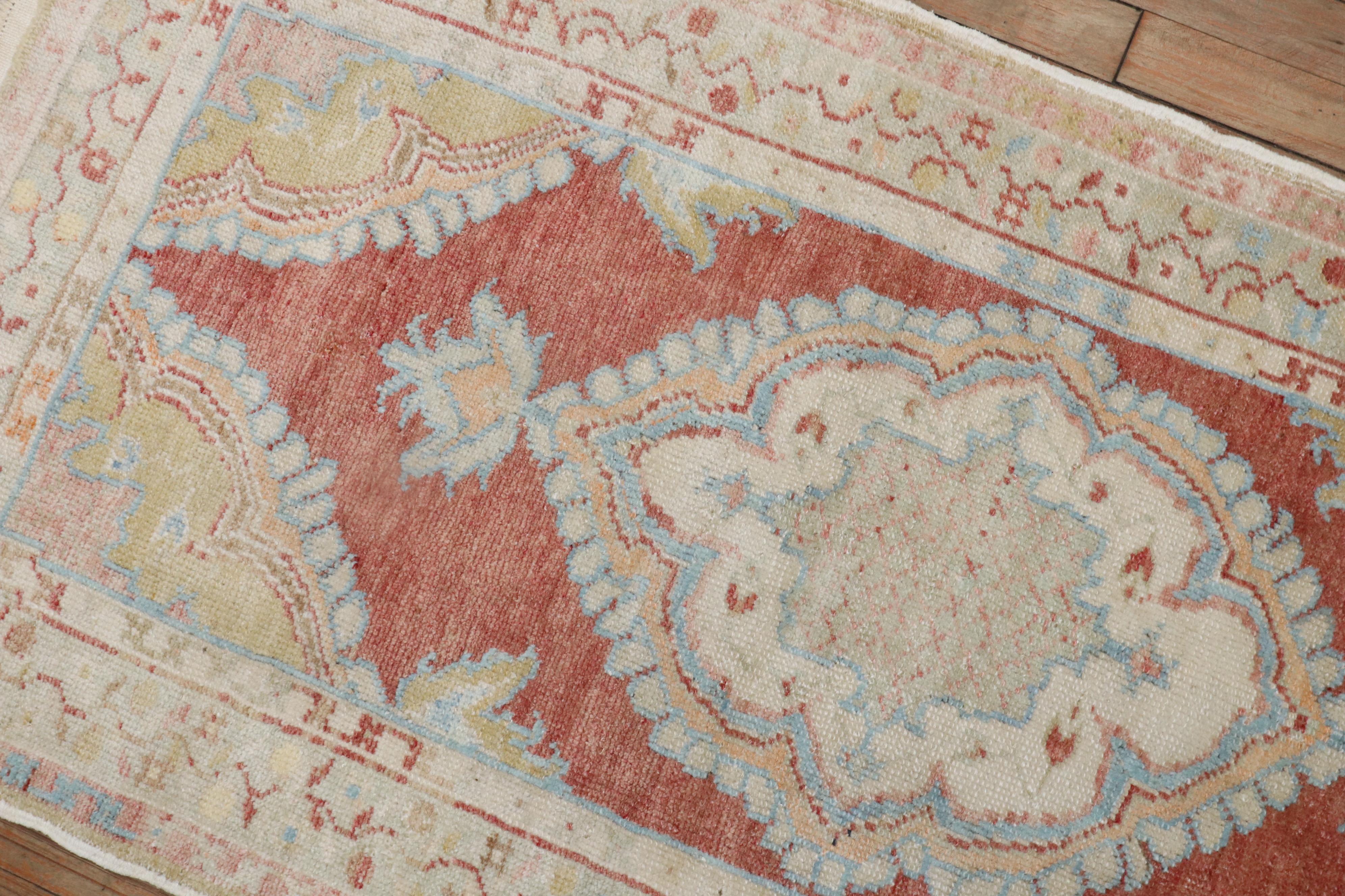 Zabihi Collection Vintage Scatter Size Türkisch Anatolischer Teppich (Georgian) im Angebot