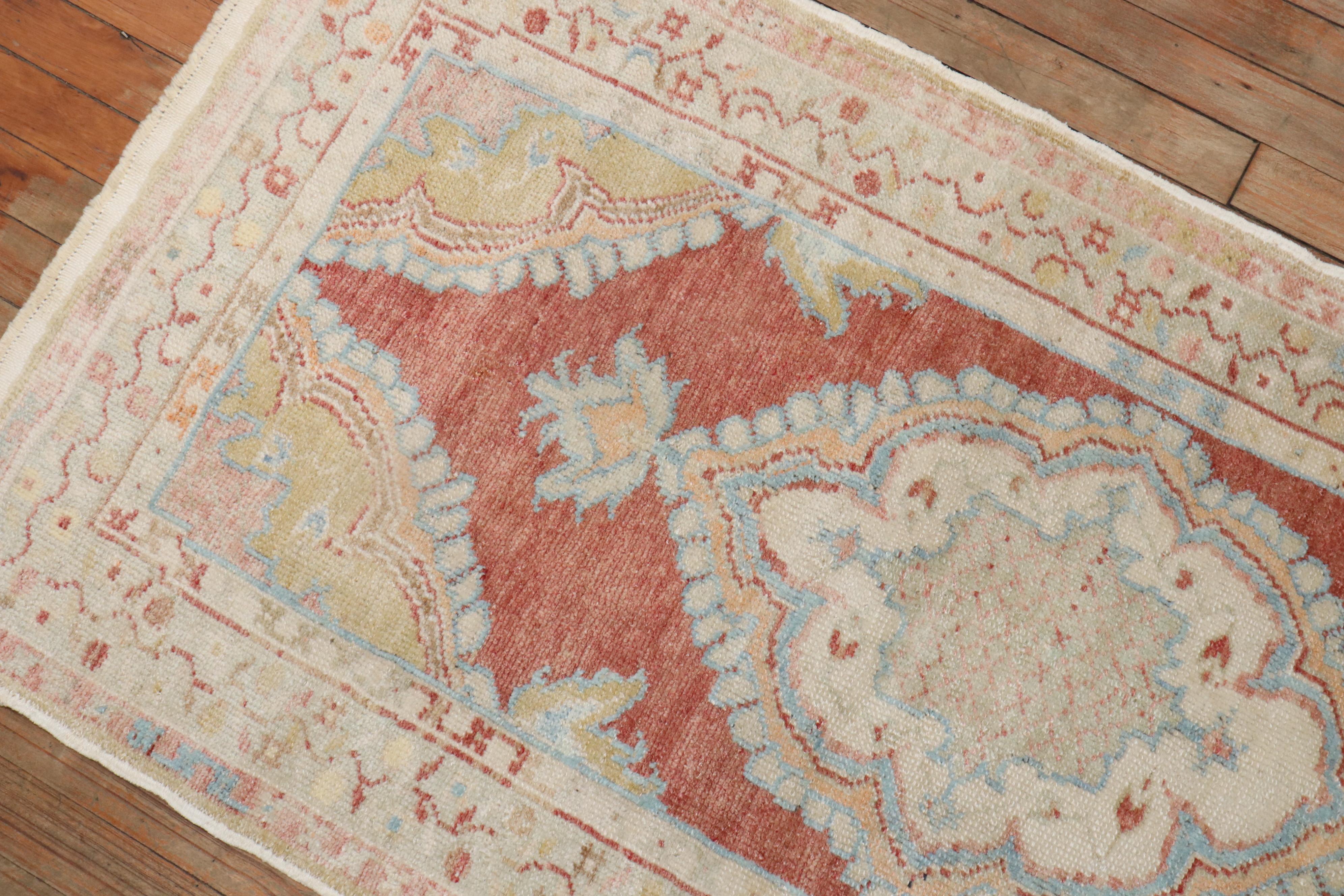 Zabihi Collection Vintage Scatter Size Türkisch Anatolischer Teppich (Handgeknüpft) im Angebot