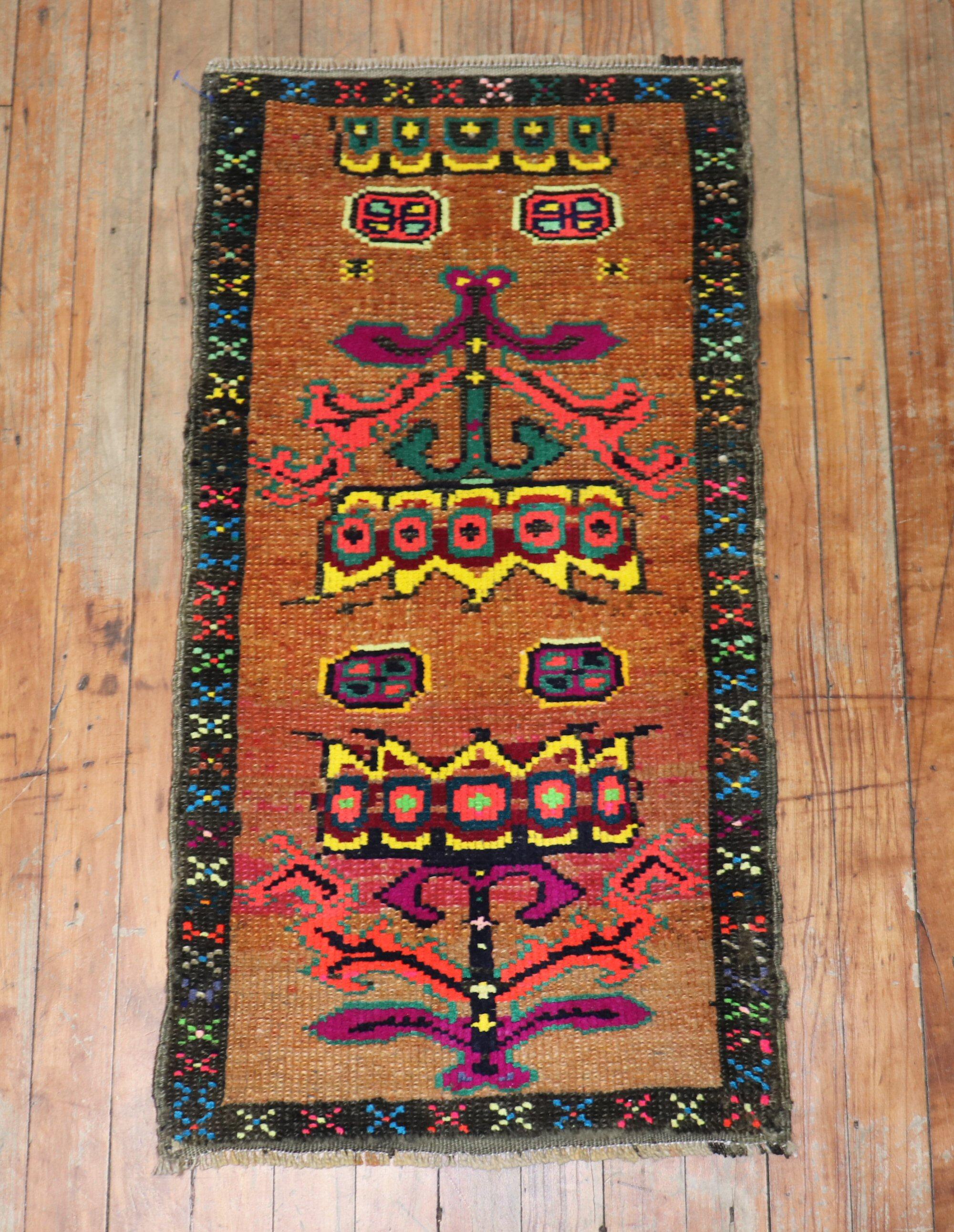 Mini size mid 20th century Turkish Anatolian rug

Measures: 1'6'' x 2'10''