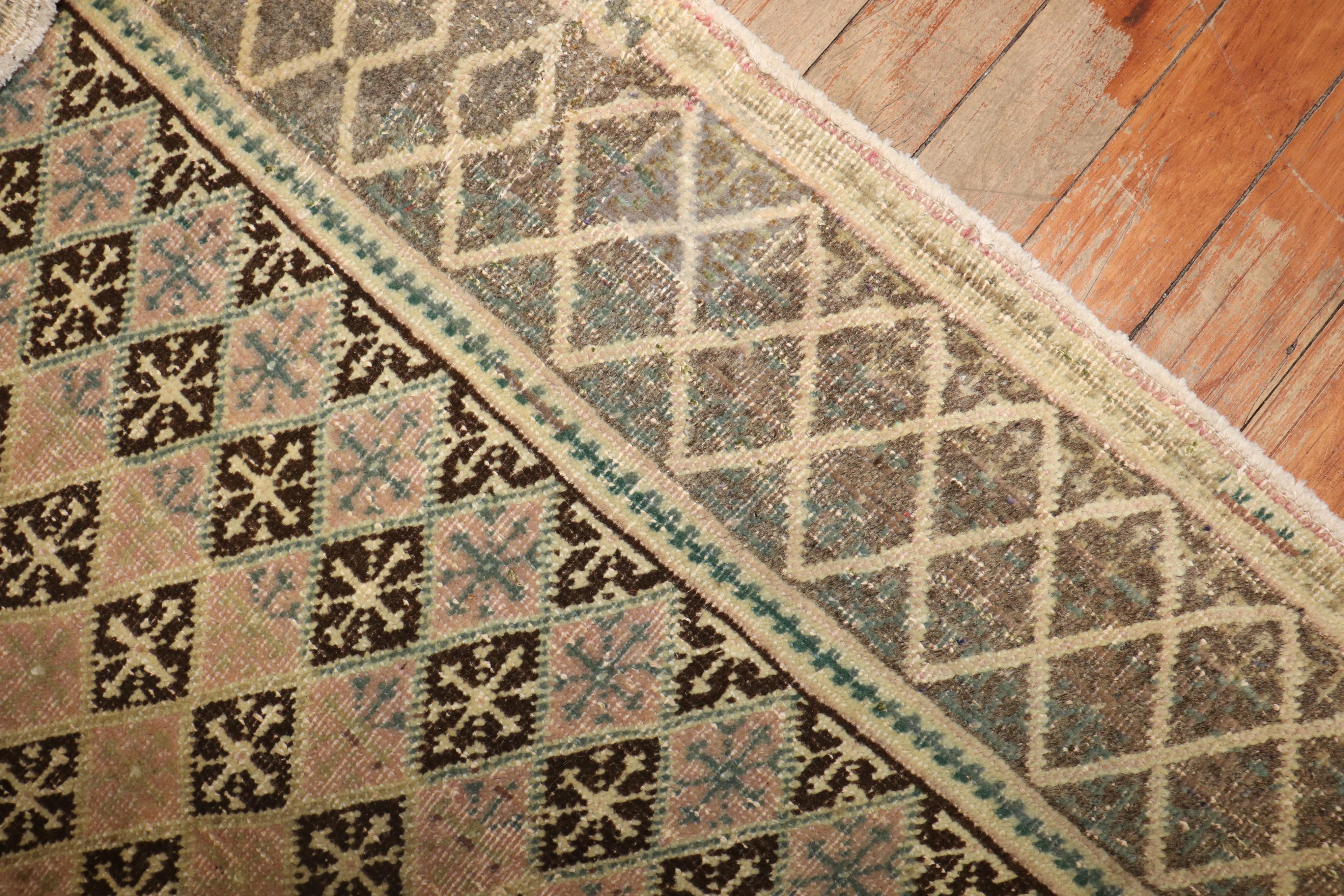 Vintage Turkish Anatolian rug from the mid-20th century.

5'11'' x 8'2''