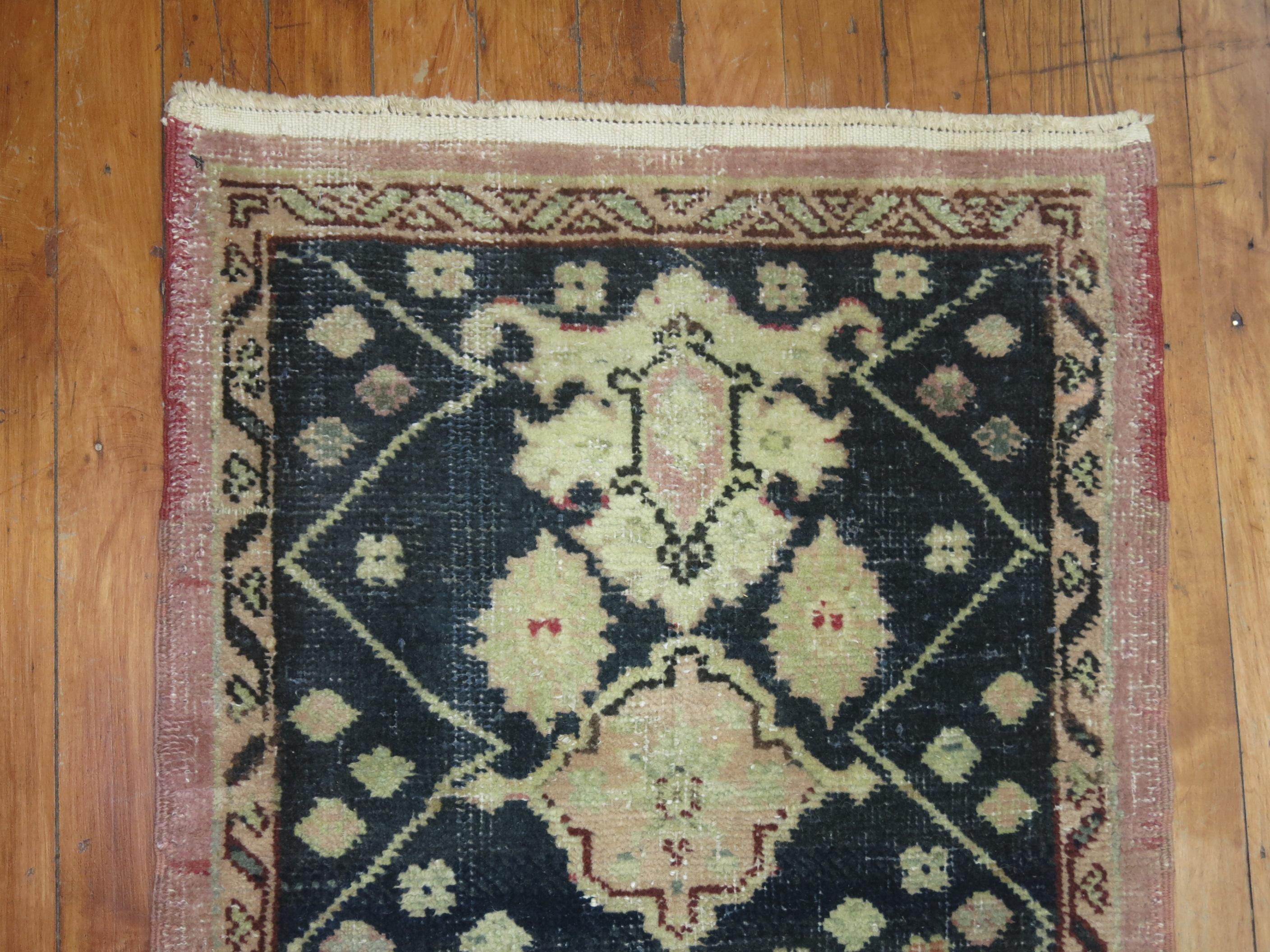 Zabihi Kollektion Vintage Türkischer Anatolischer eklektischer Läufer im Zustand „Gut“ im Angebot in New York, NY