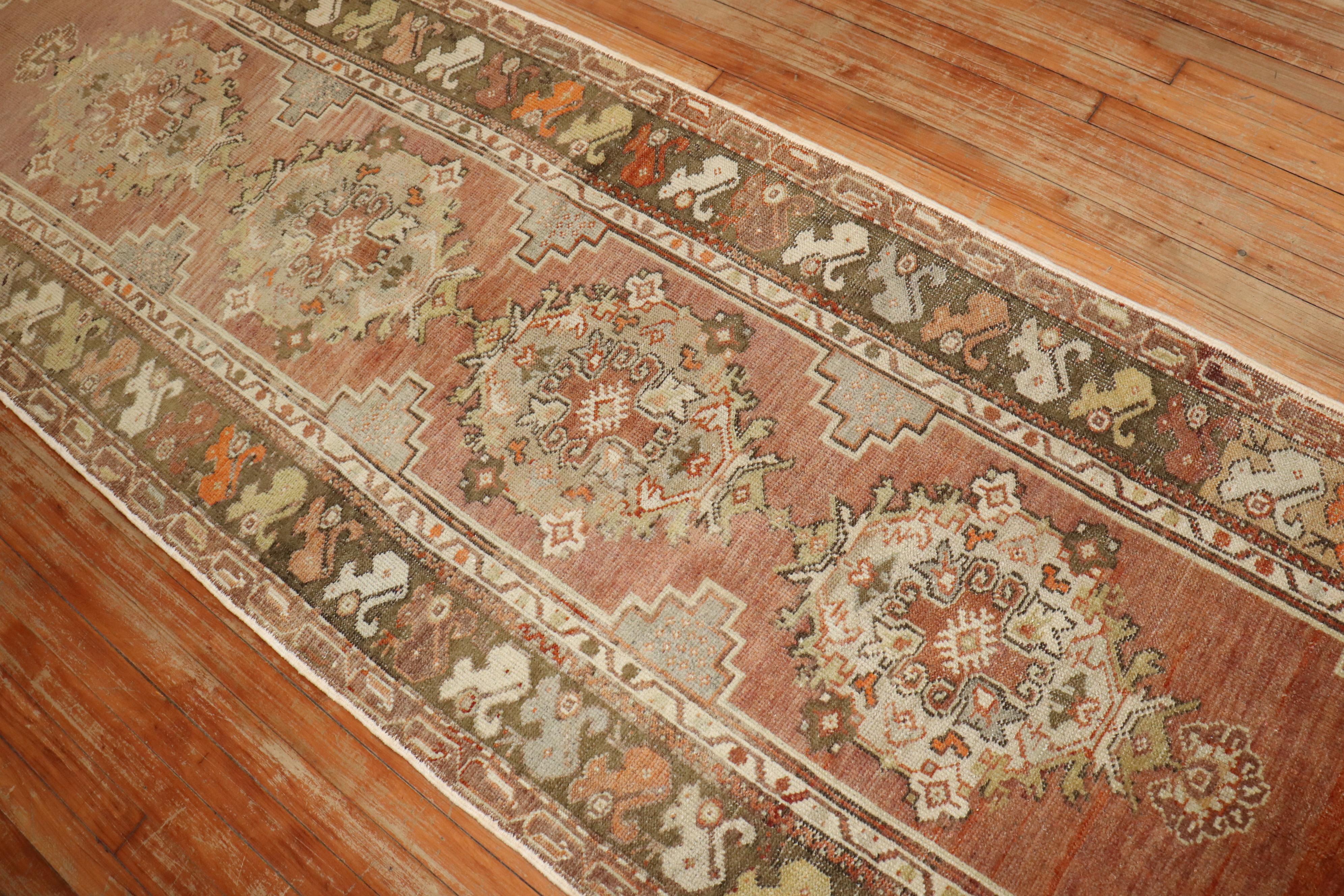 Zabihi Collection Vintage Türkisch Anatolischer Läufer (Rustikal) im Angebot