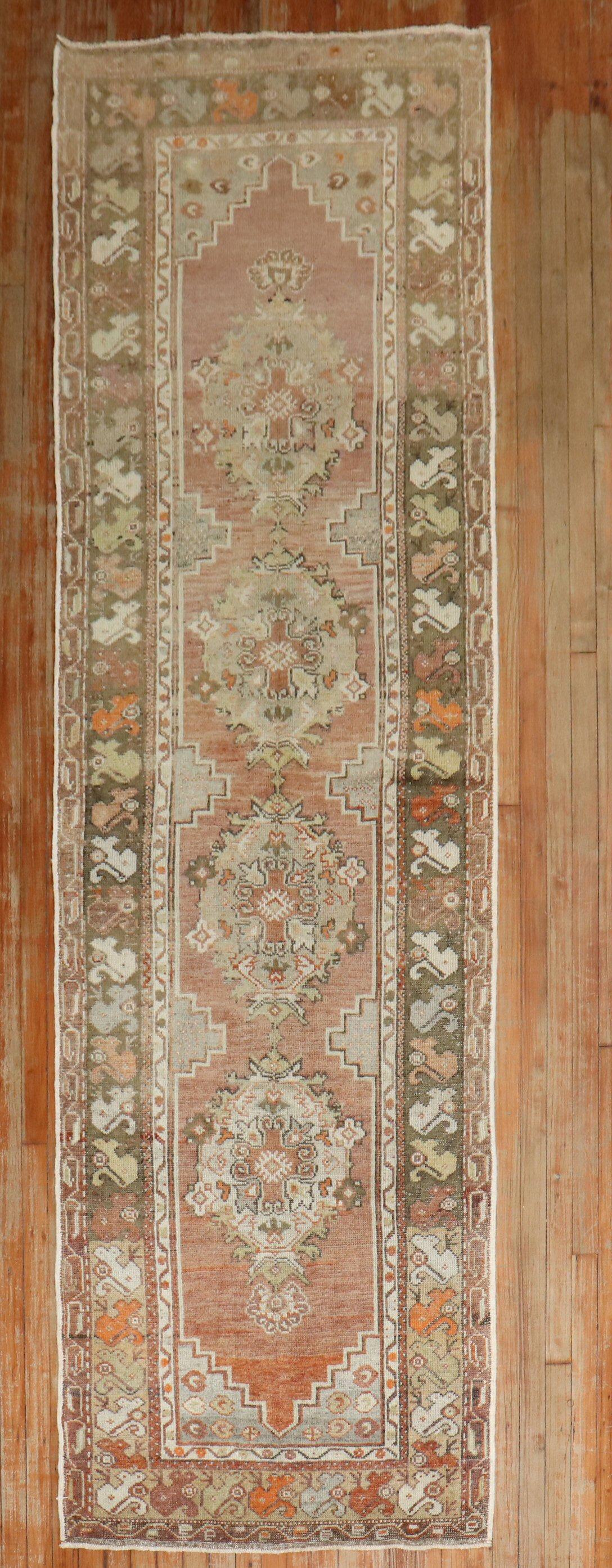 Zabihi Collection Vintage Türkisch Anatolischer Läufer (Handgewebt) im Angebot