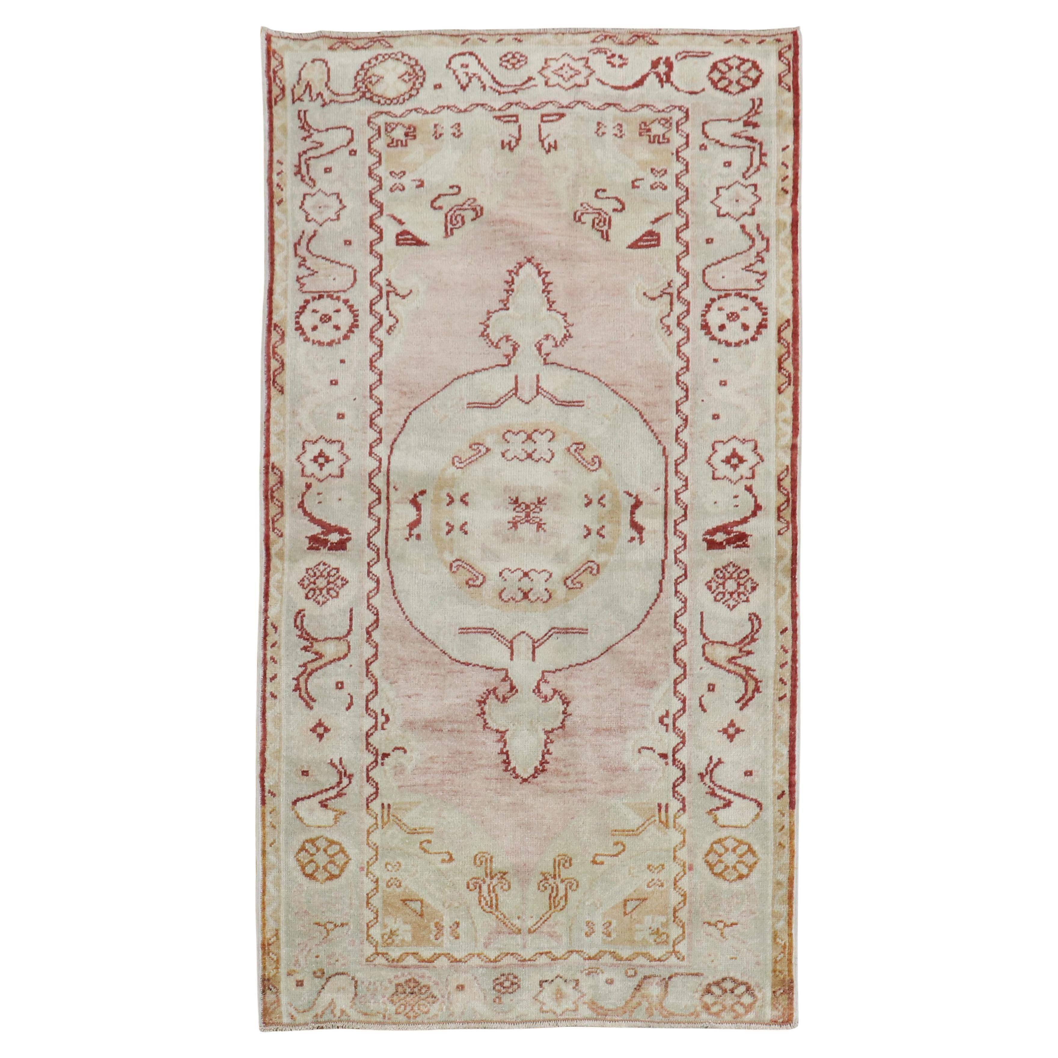 Zabihi Collection Vintage Turkish Anatolian Small Pink Red Rug (tapis anatolien vintage rose et rouge)