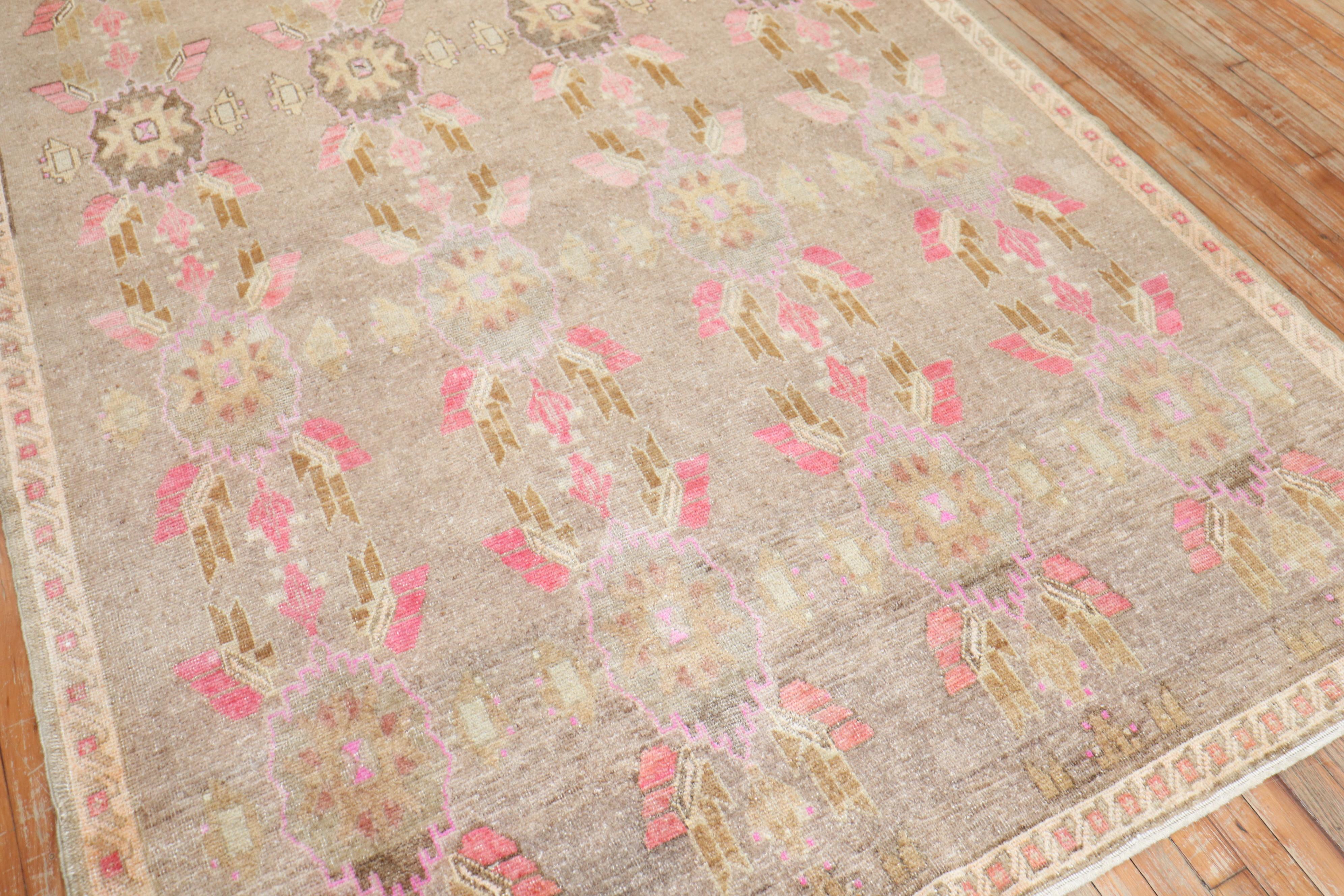 Mid-20th century Turkish Anatolian intermediate rug

6'6'' x 10'