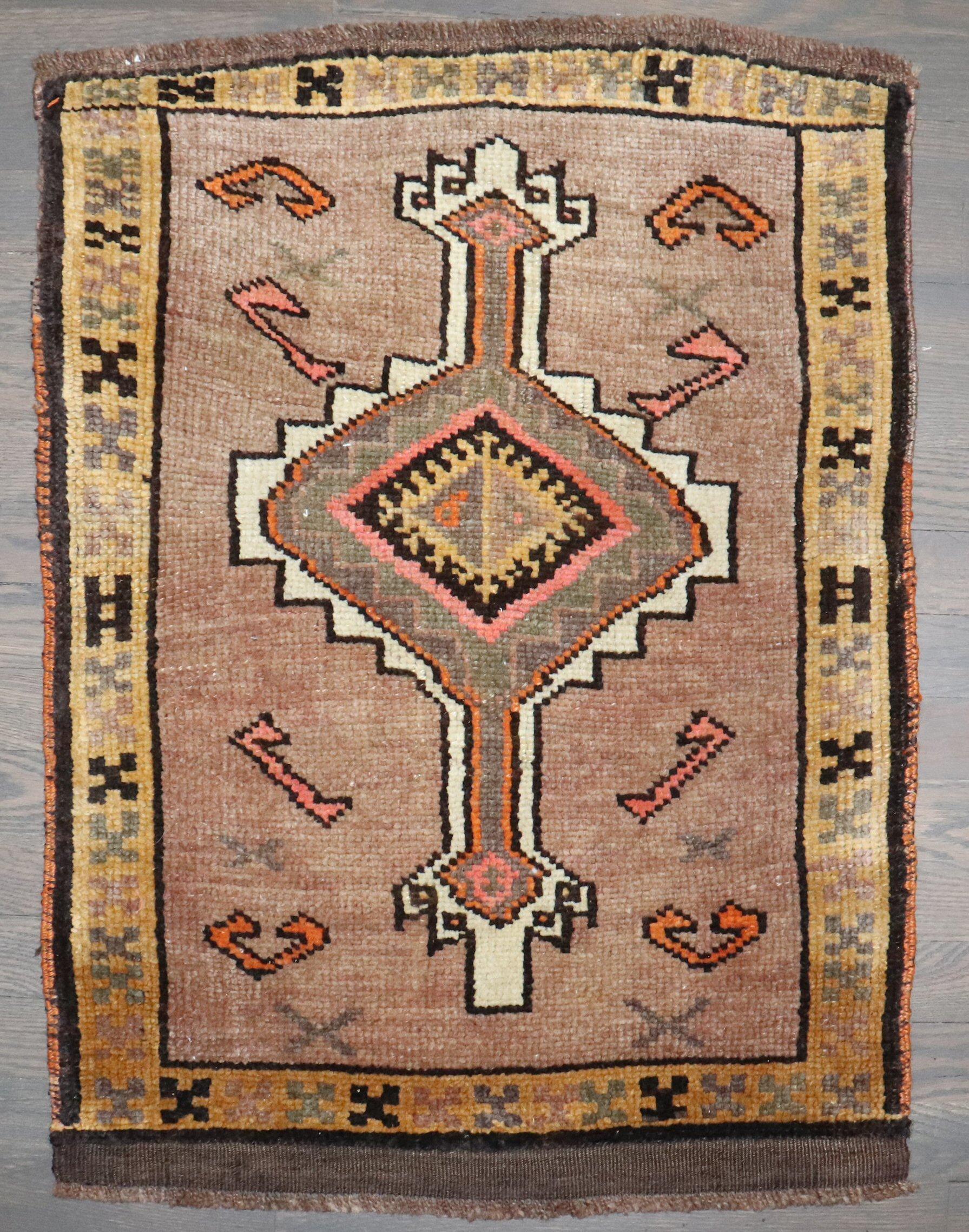 a tribal 20th century Turkish Anatolian small size rug

Details
rug no.	y1563
size	2' x 2' 8