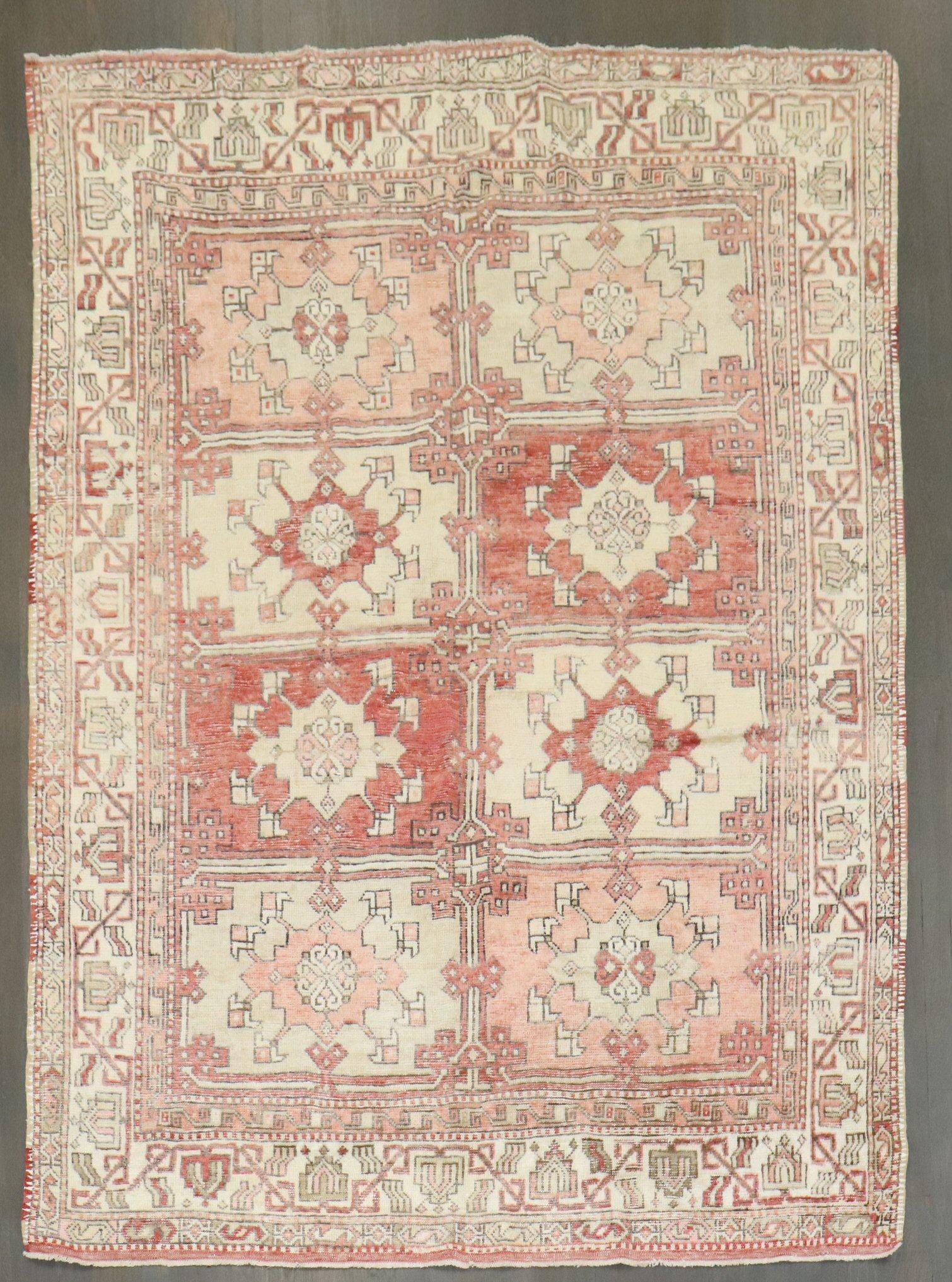 un tappeto anatolico turco della metà del XX secolo

Dettagli
rug no.	j4308
dimensione	5' 11