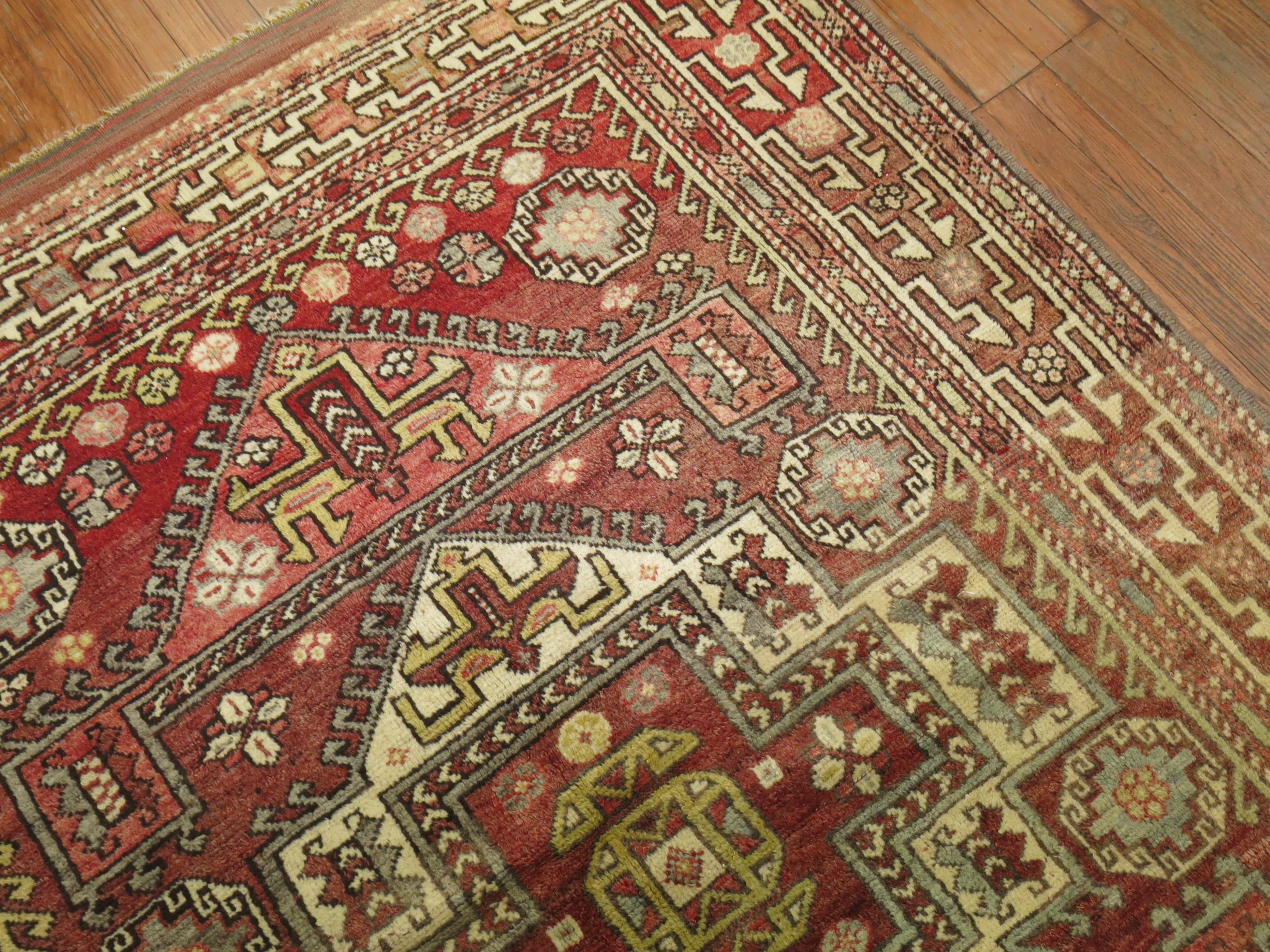 Colección Zabihi Alfombra Cuadrada Anatolia Turca Vintage en Bueno estado para la venta en New York, NY
