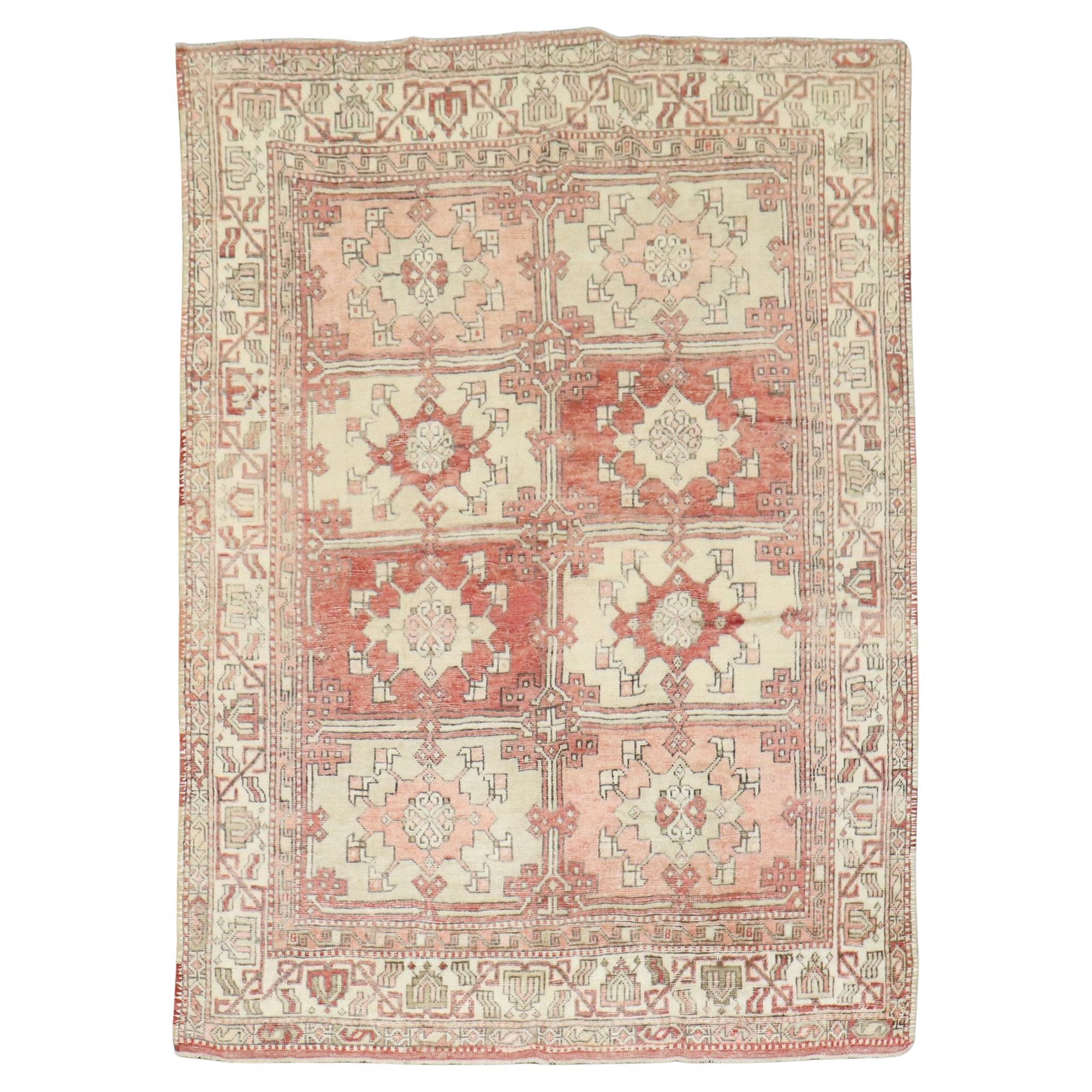 Tappeto quadrato vintage turco-anatolico Zabihi Collection'S in vendita