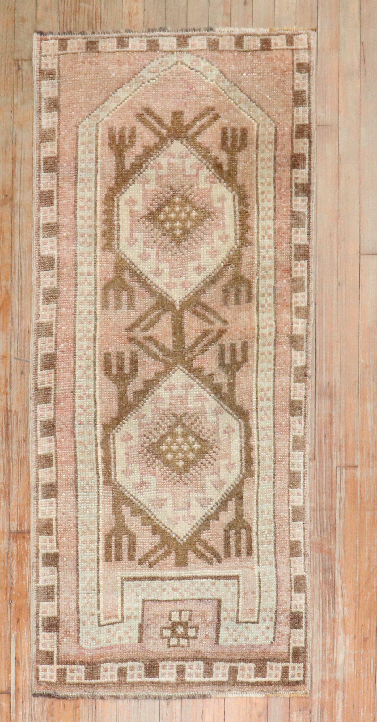Collection S Vintage By Anatolian Tribal Small Runner (Chemin de table) Bon état - En vente à New York, NY