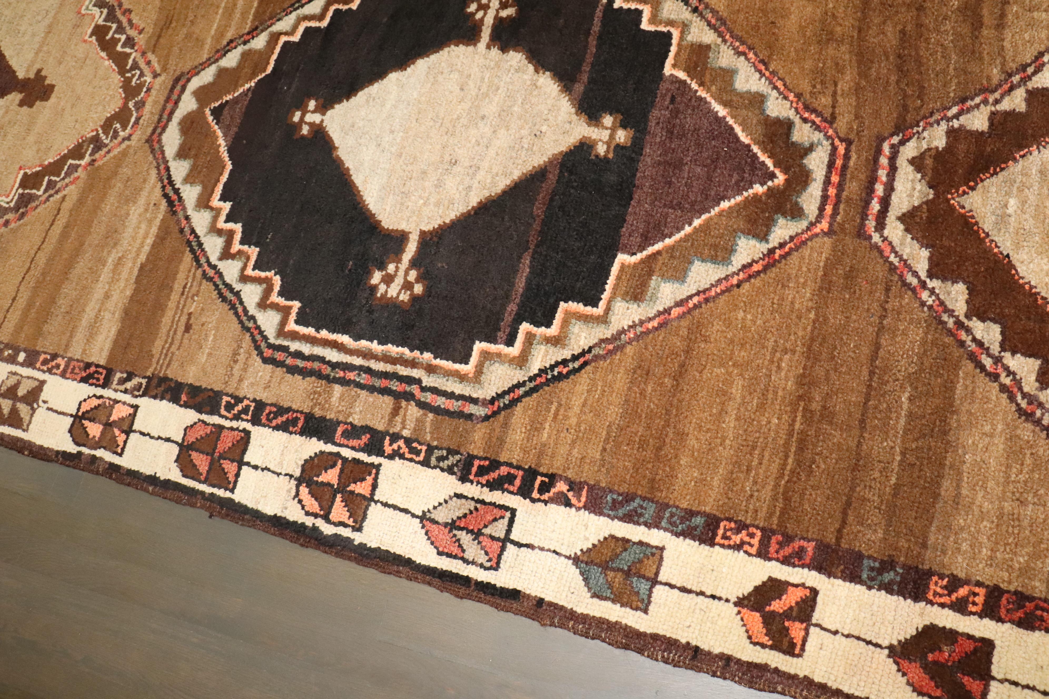 a mid-20th century Turkish Kars Rug with a large-scale geometric design

Details
rug no.	j4305
size	8' 1