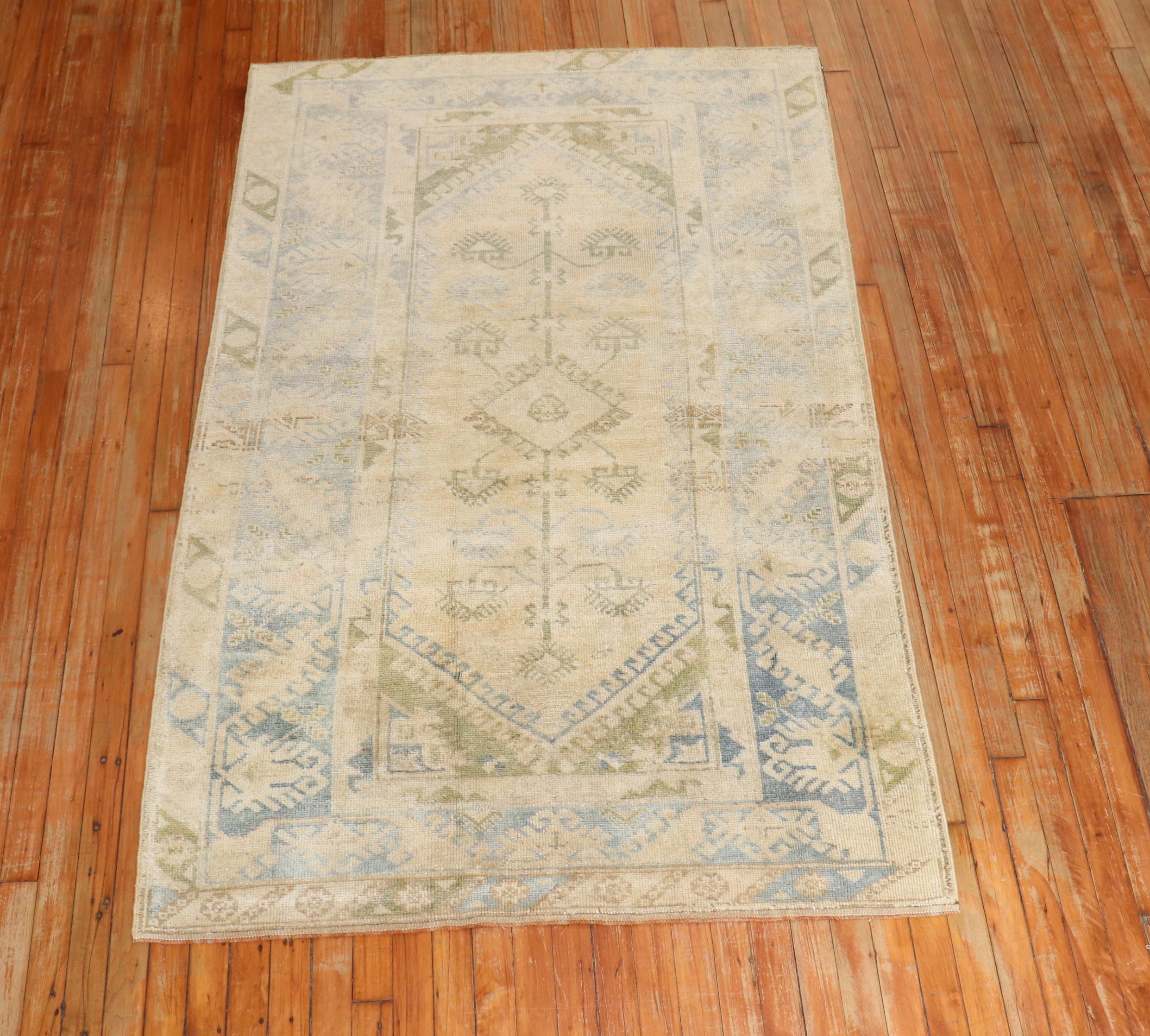 Zabihi Kollektion Vintage Türkischer Konya Dekorativer Vintage-Teppich (20. Jahrhundert) im Angebot
