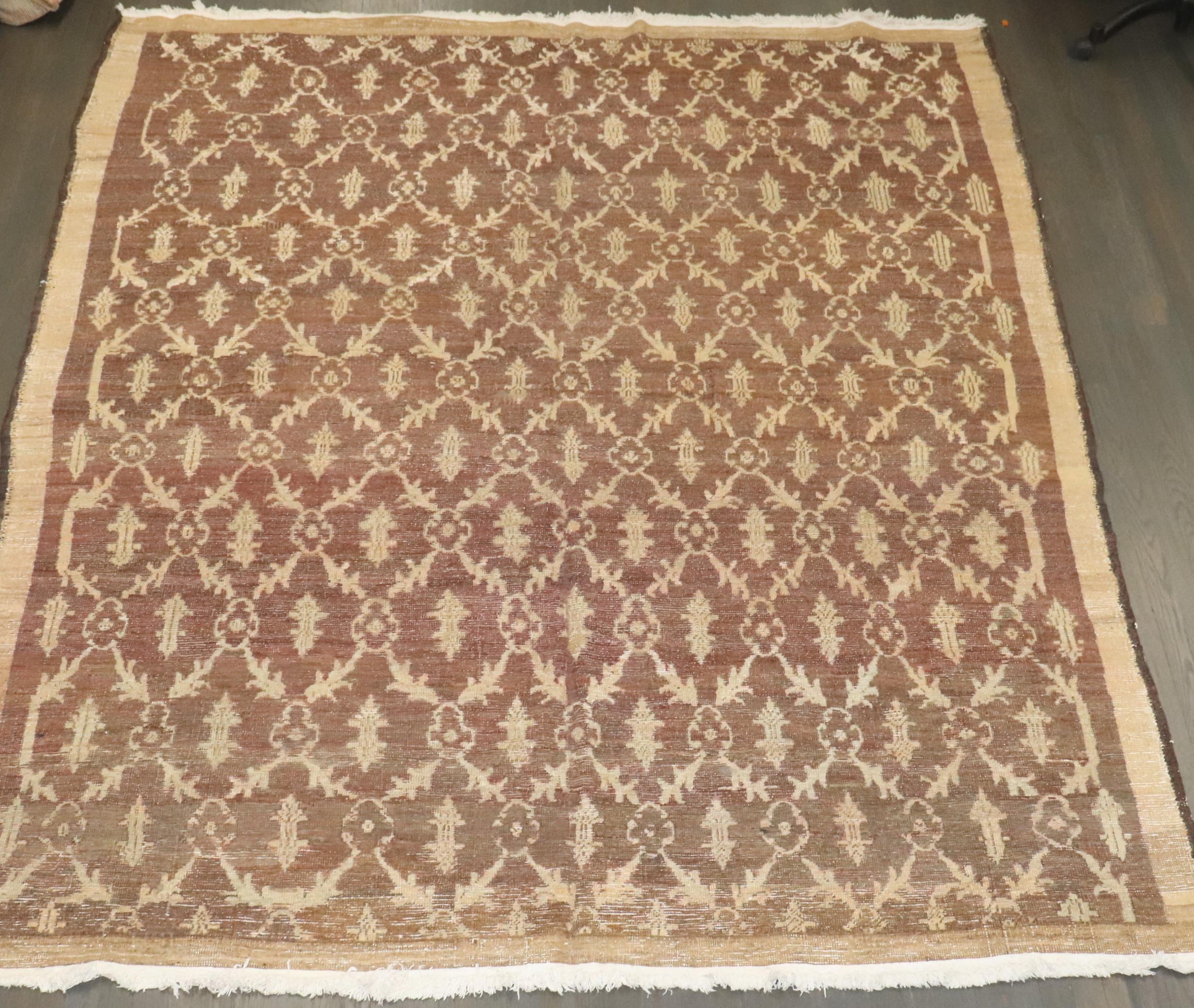 One-of-a-kind repetitive design vintage Turkish room-size Konya rug.

7'11' x 9'2''