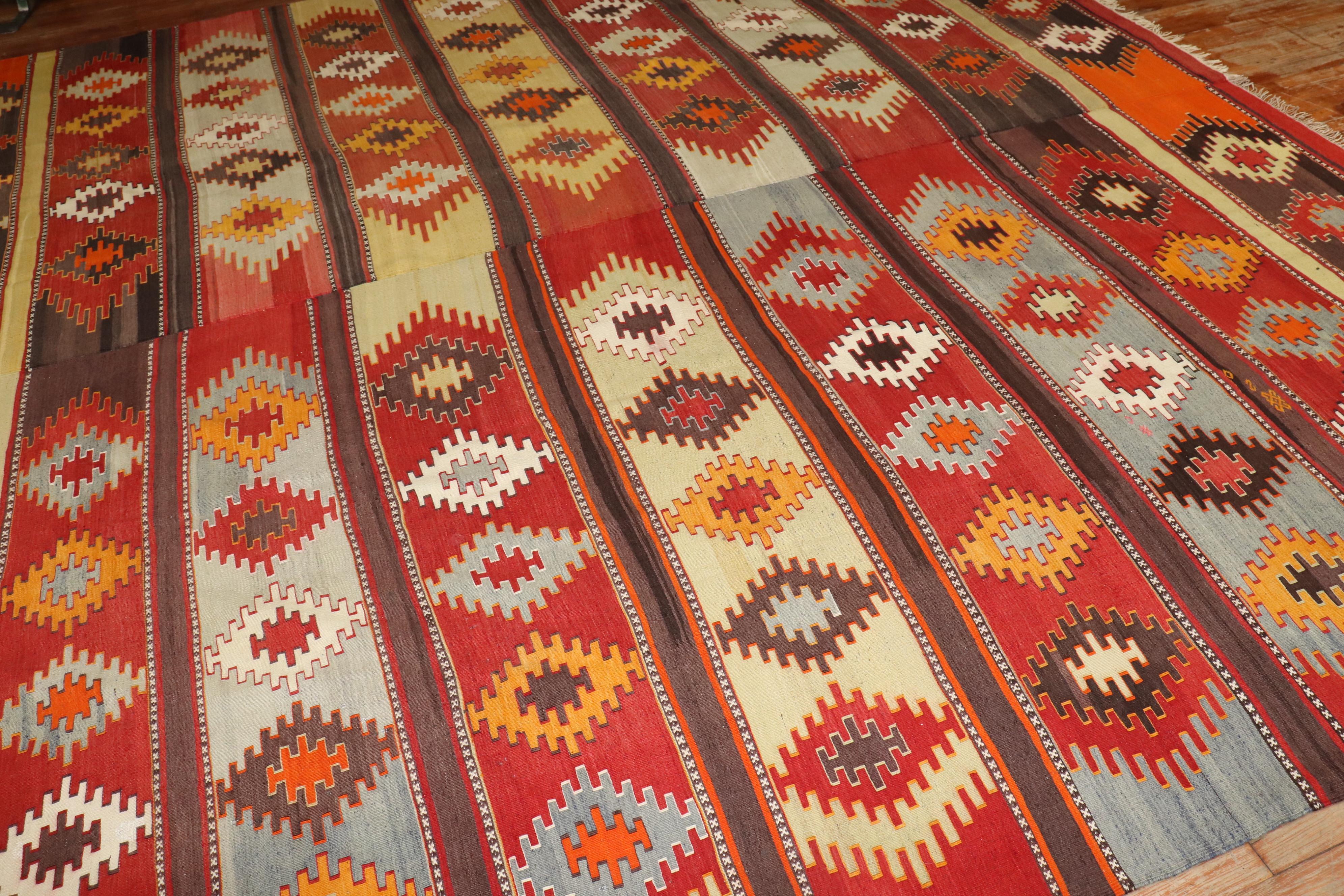 Metà del XX secolo  Kilim turco a trama piatta di grandi dimensioni e di forma quadrata


rug no.	j3750
dimensione	11' 8