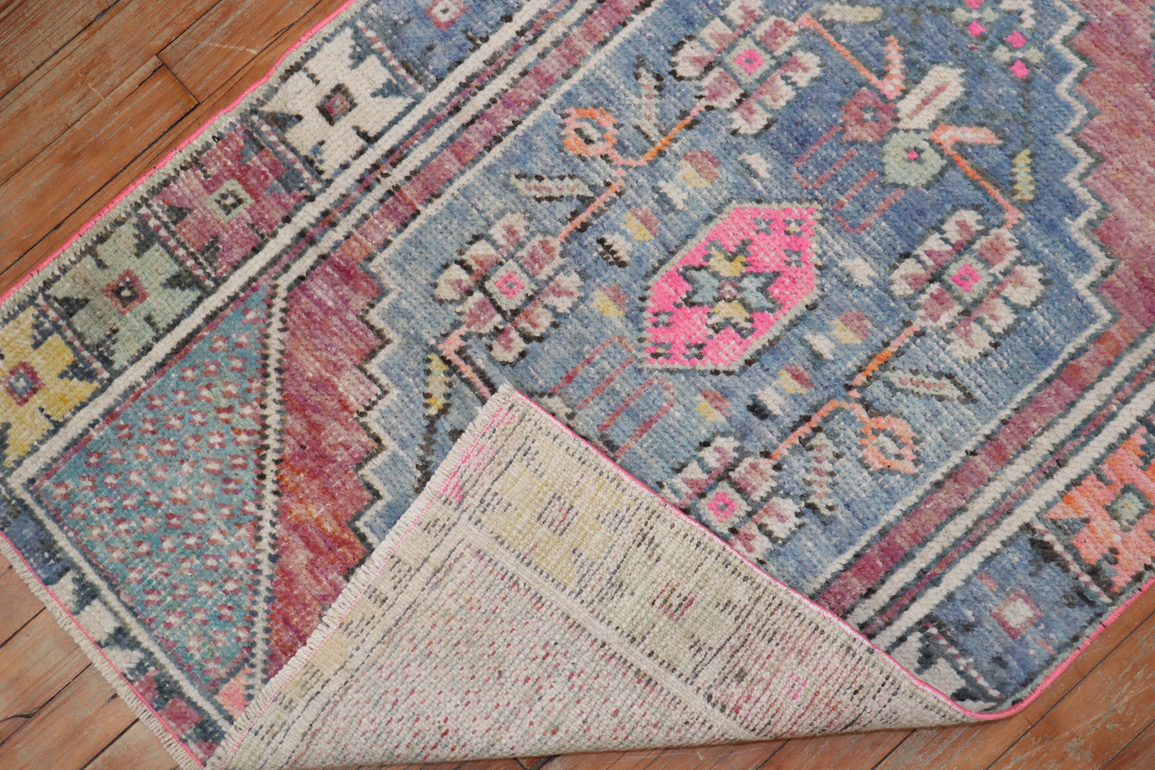 Zabihi Collection Vintage Türkisch  Lavendelrosa Anatolischer Kleiner Teppich im Angebot 1