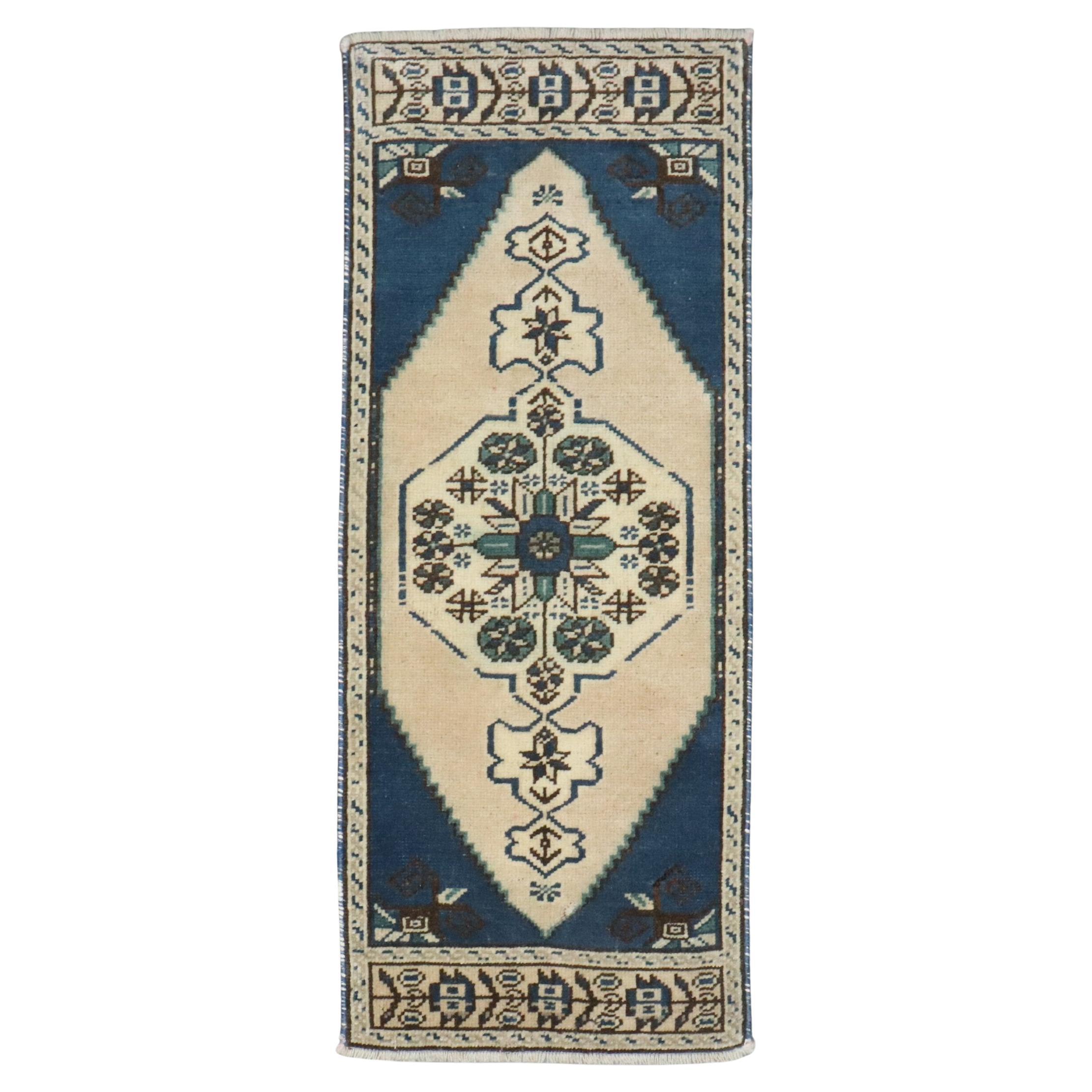 Mini tapis turc vintage de la collection Zabihi