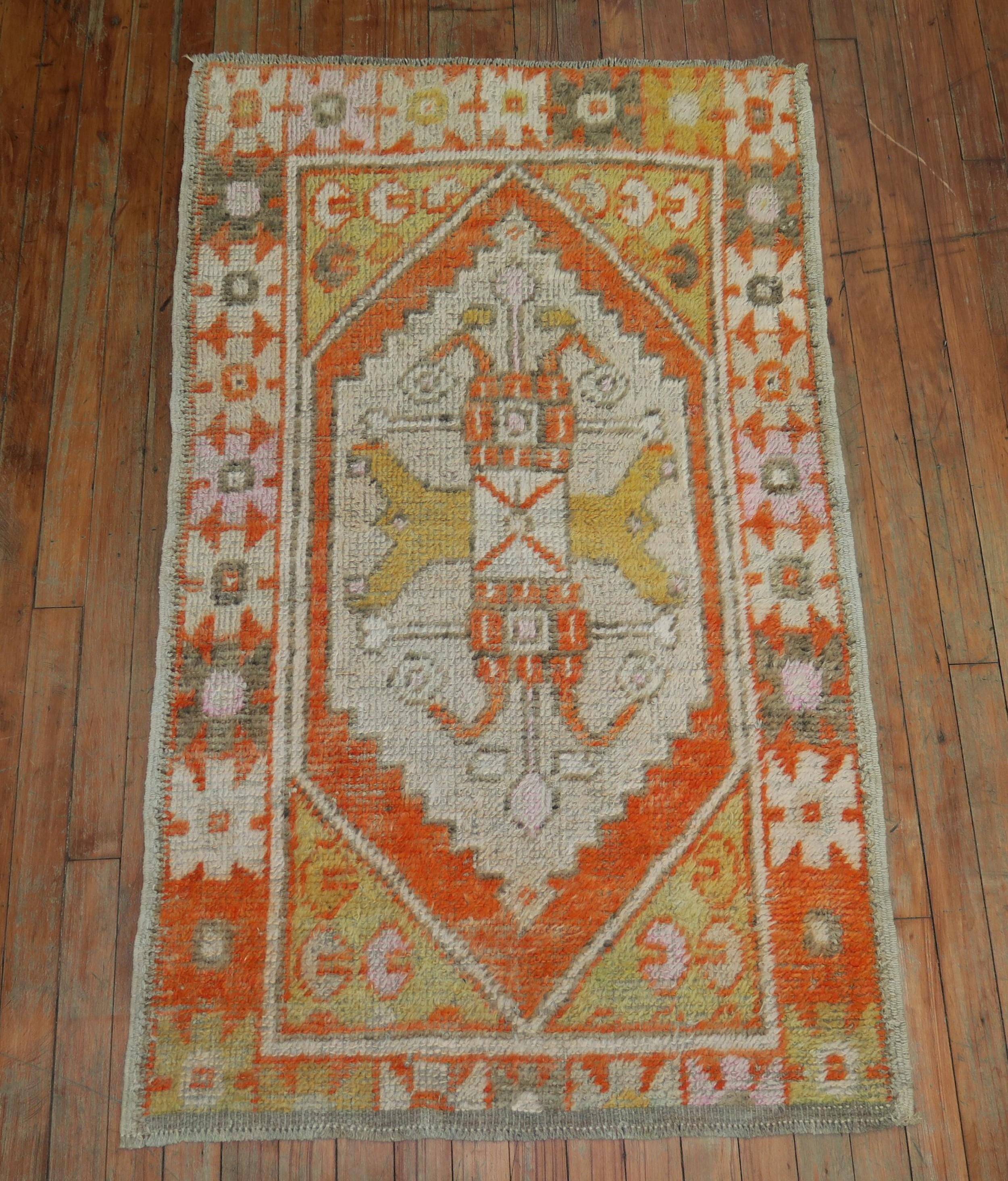Annodato a mano Tappeto Zabihi Collection'S Vintage Turco Arancione Anatolico Piccolo in vendita