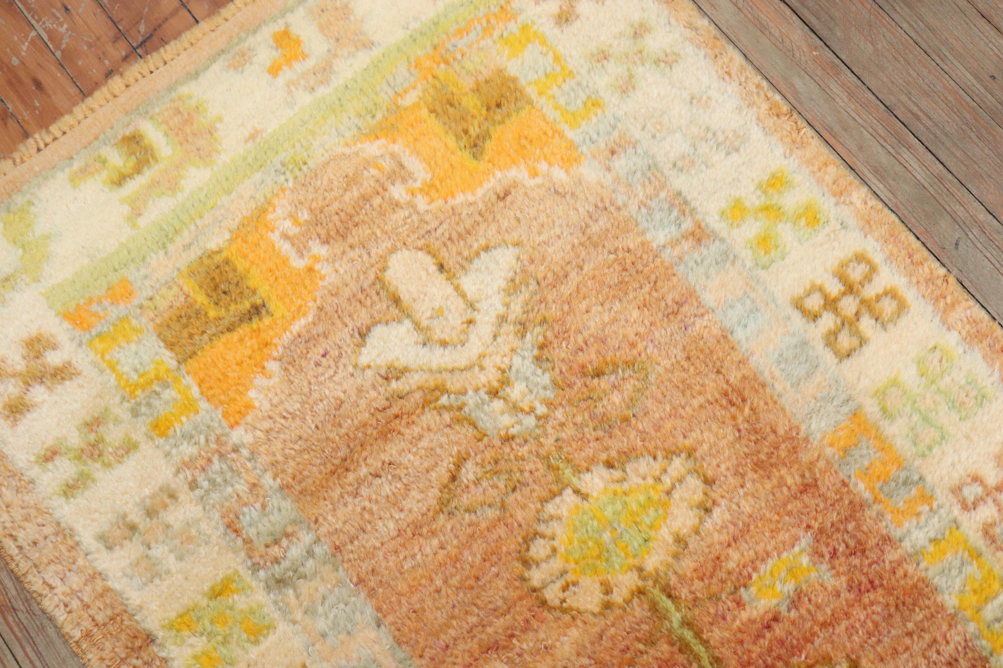 Zabihi Collection Vintage Türkisch Oushak Kleiner Wurfteppich (Land) im Angebot