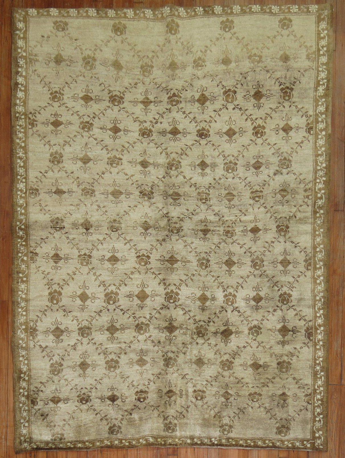 Zabihi Collection Vintage Turkish Rug  In Good Condition For Sale In New York, NY