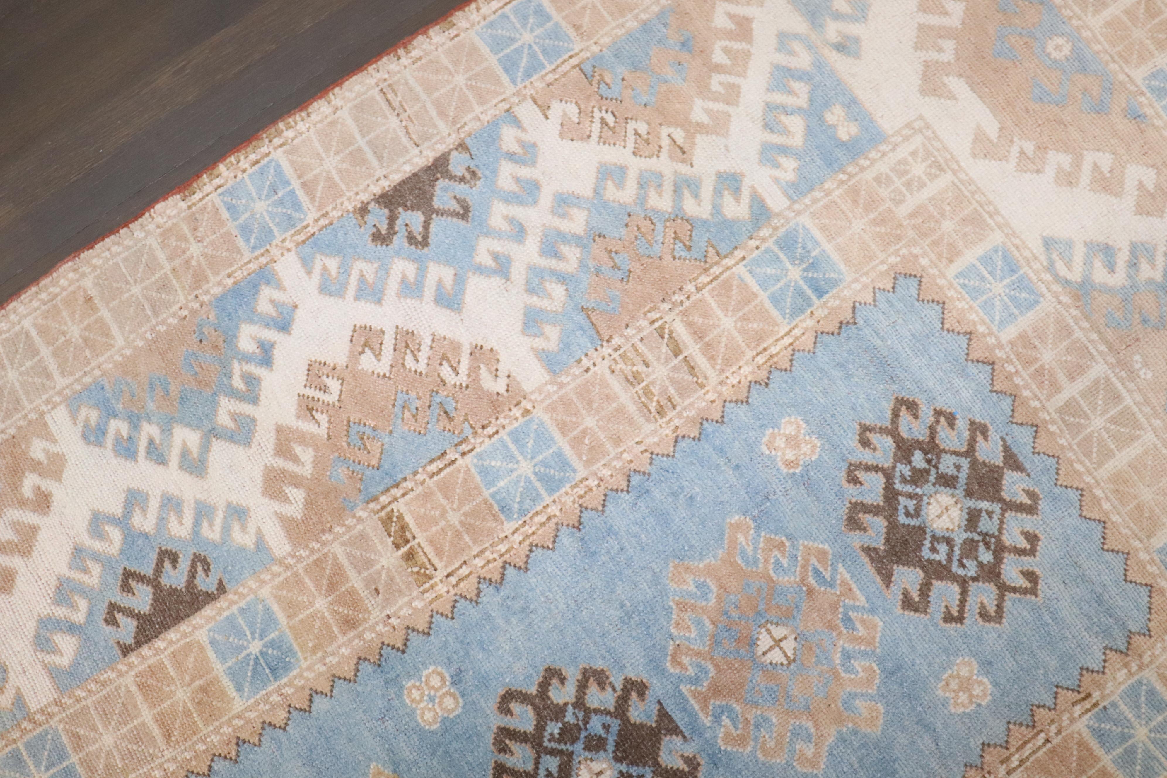 Zabihi Collection Vintage Türkisch  Teppich (20. Jahrhundert) im Angebot