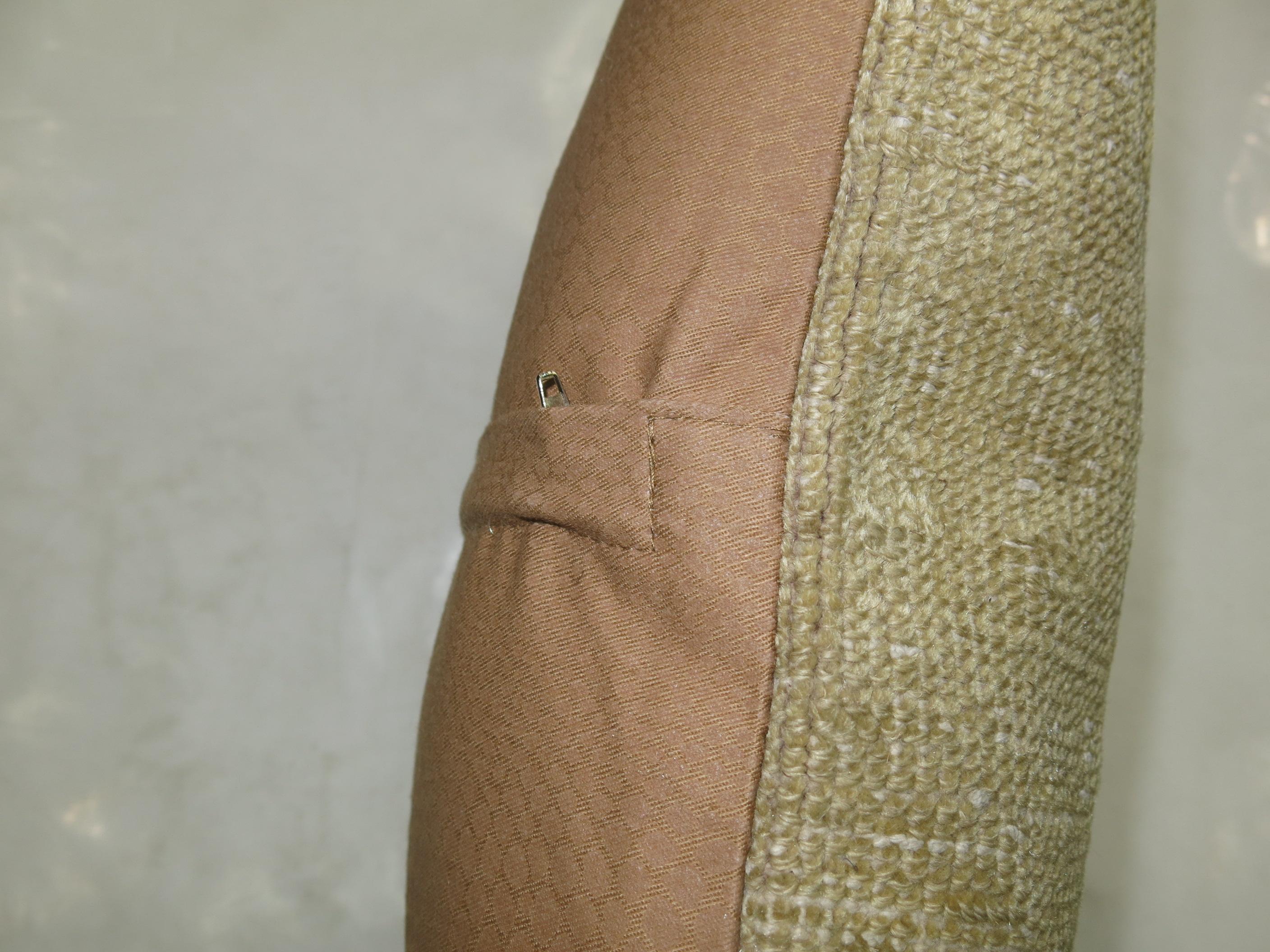 Zabihi Kollektion Vintage Türkischer Teppich Kissen im Zustand „Gut“ im Angebot in New York, NY