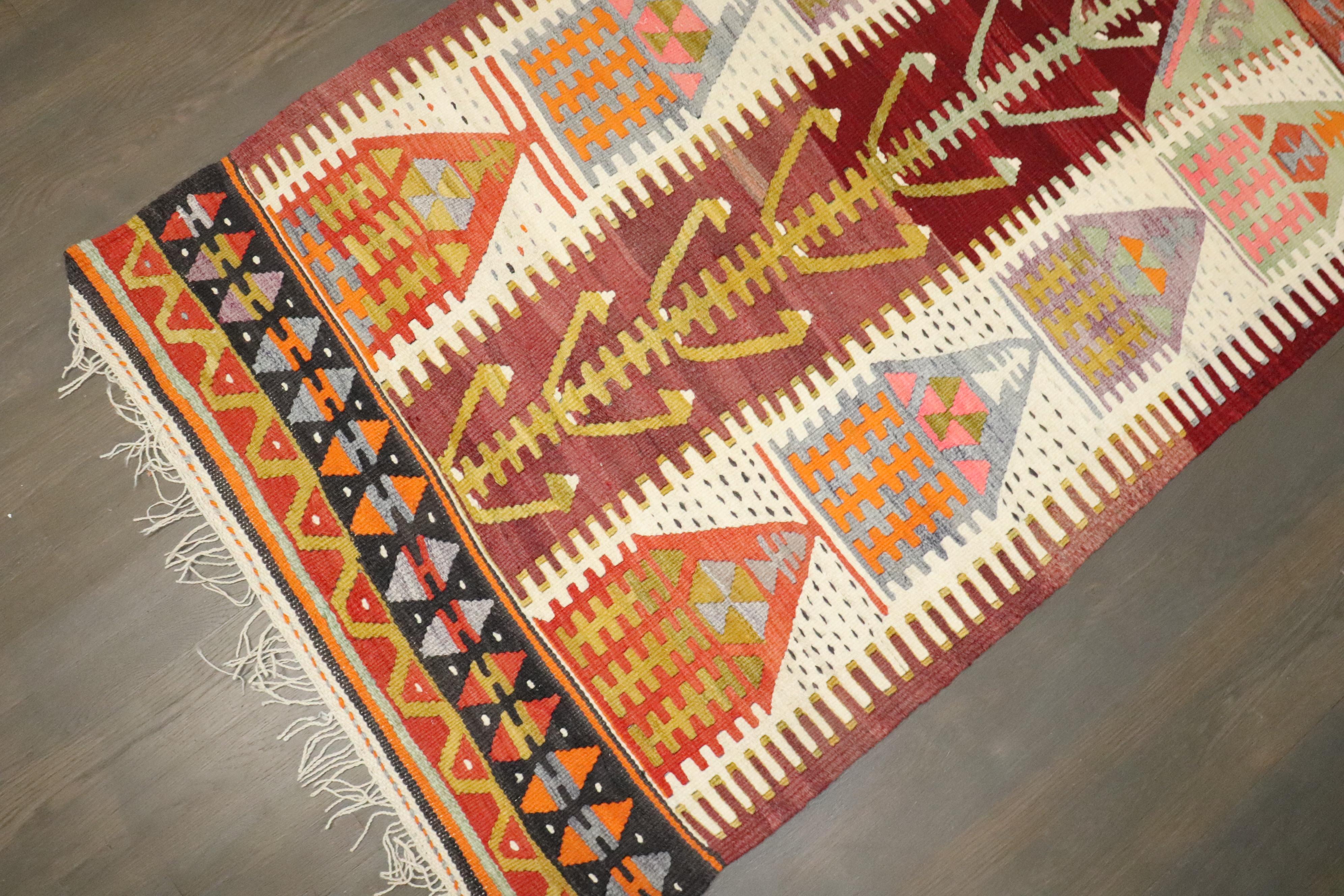 Zabihi Collection Vintage Turkish Small Kilim (Indigene Kunst (Nord-/Südamerika)) im Angebot