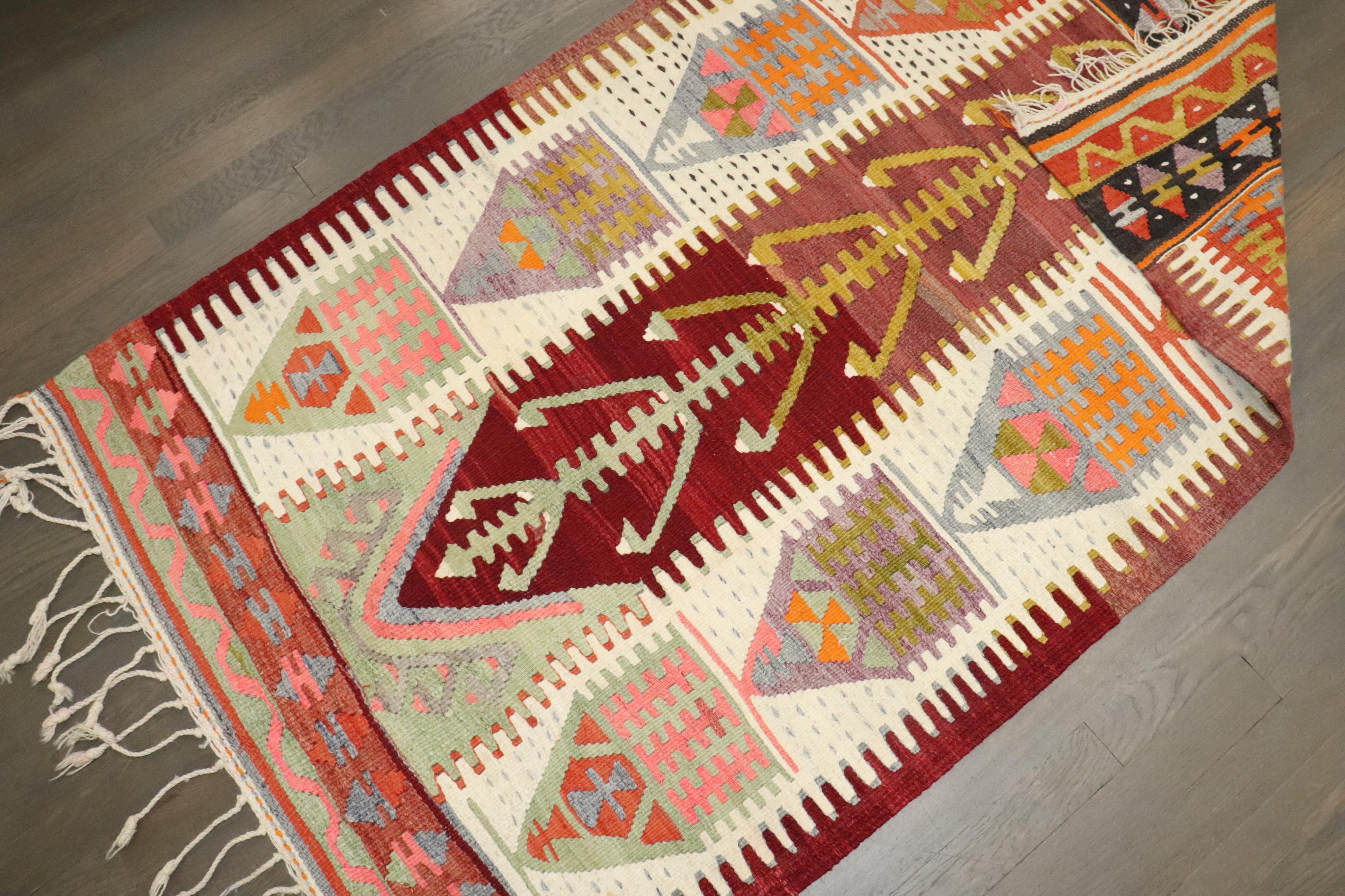 Zabihi Collection Vintage Turkish Small Kilim im Zustand „Gut“ im Angebot in New York, NY