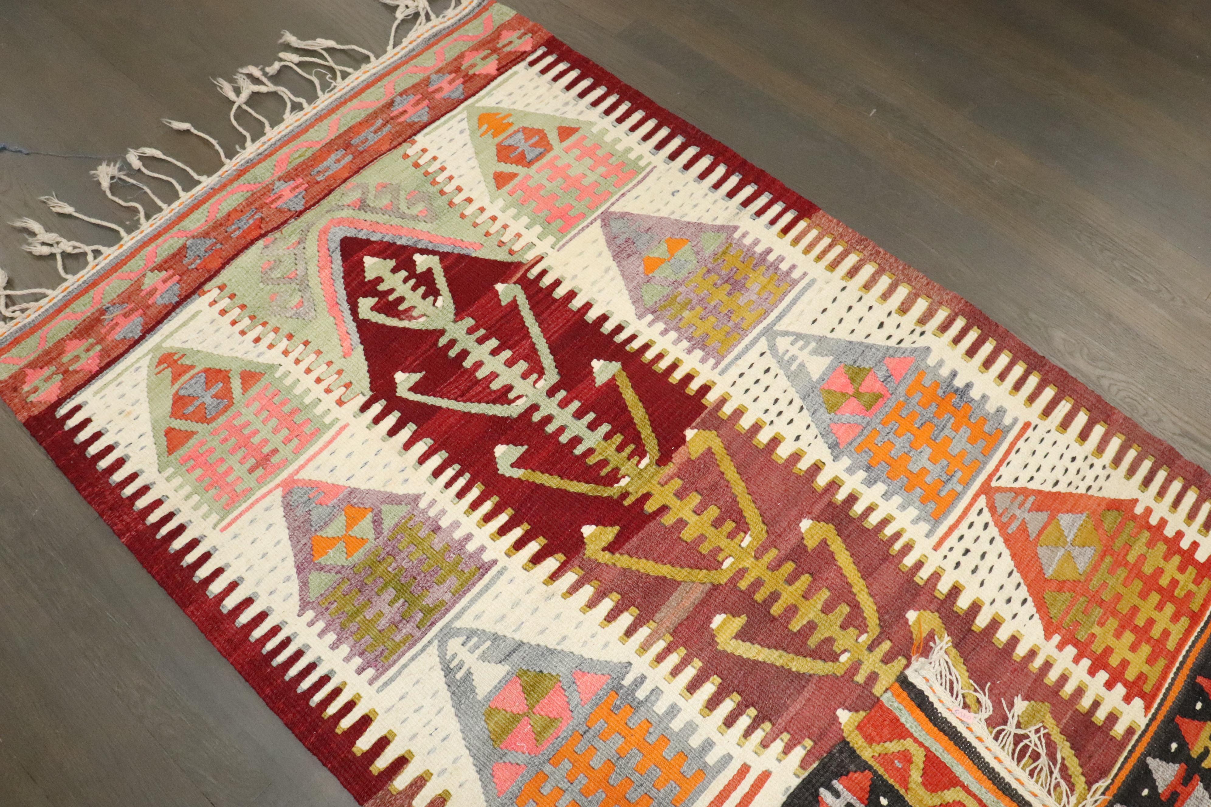 Zabihi Collection Vintage Turkish Small Kilim (20. Jahrhundert) im Angebot