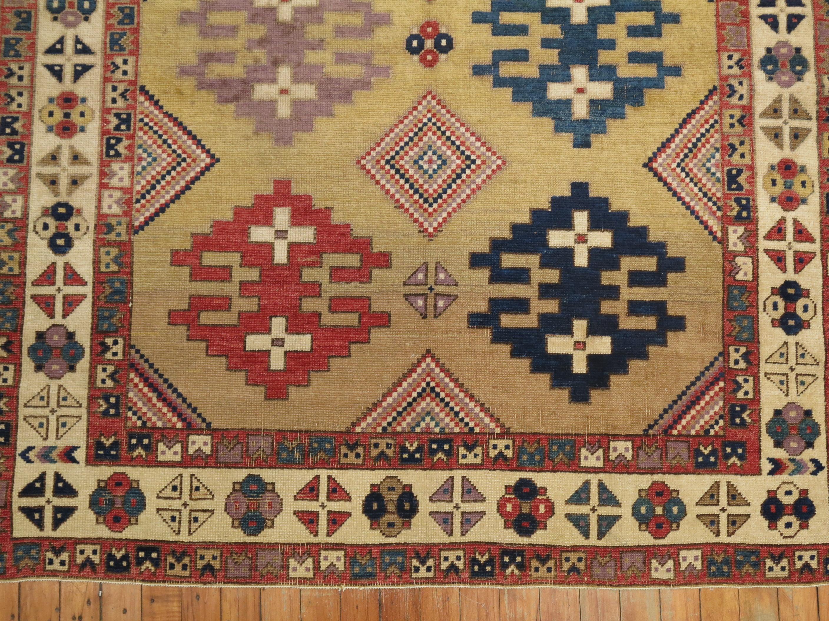 Tapis vintage turc tribal caucasien Derived Square Accent Collection Zabihi en vente 2