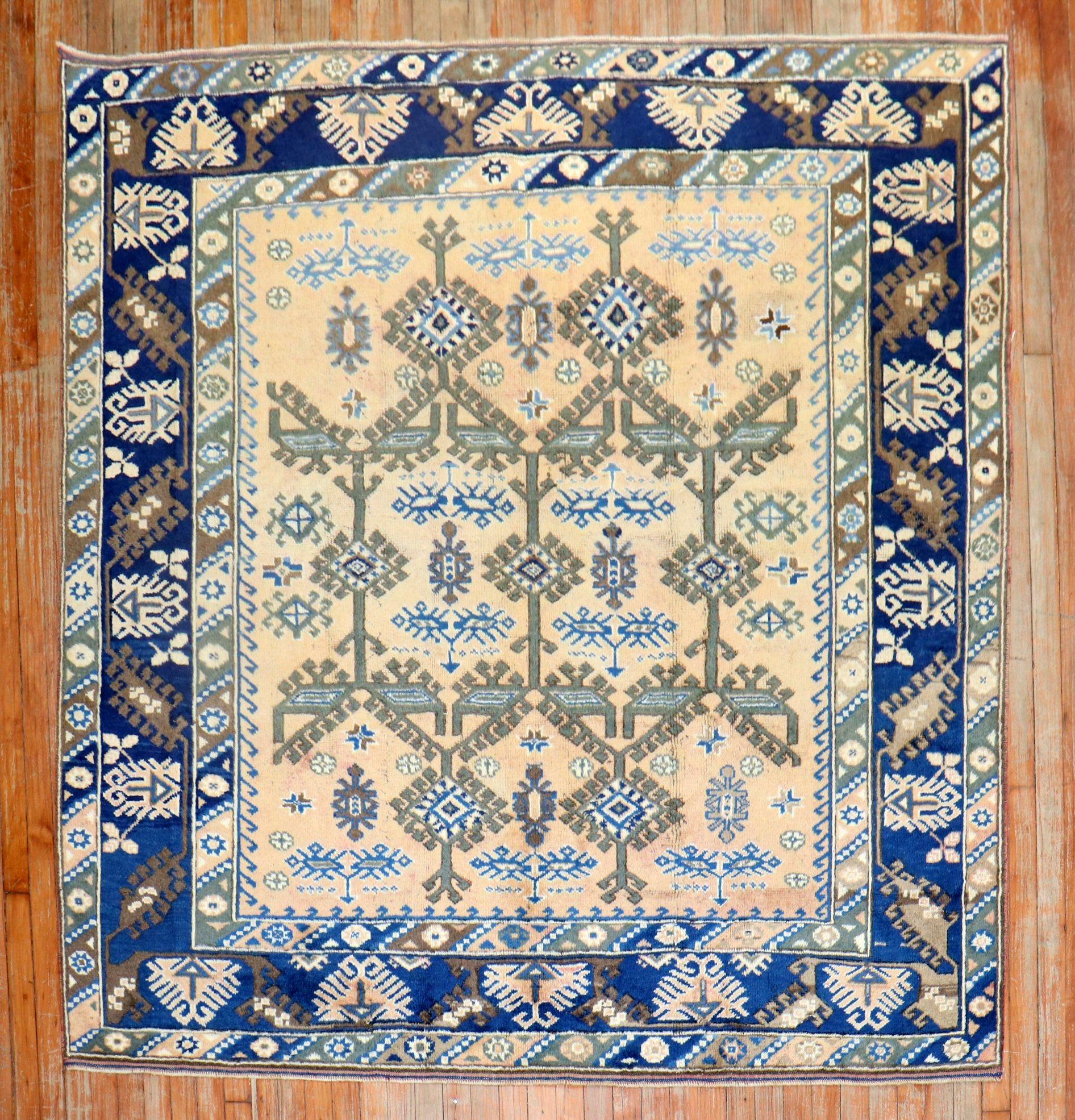 Zabihi Collection Vintage Türkischer Stammesteppich Quadratisch (Adirondack) im Angebot