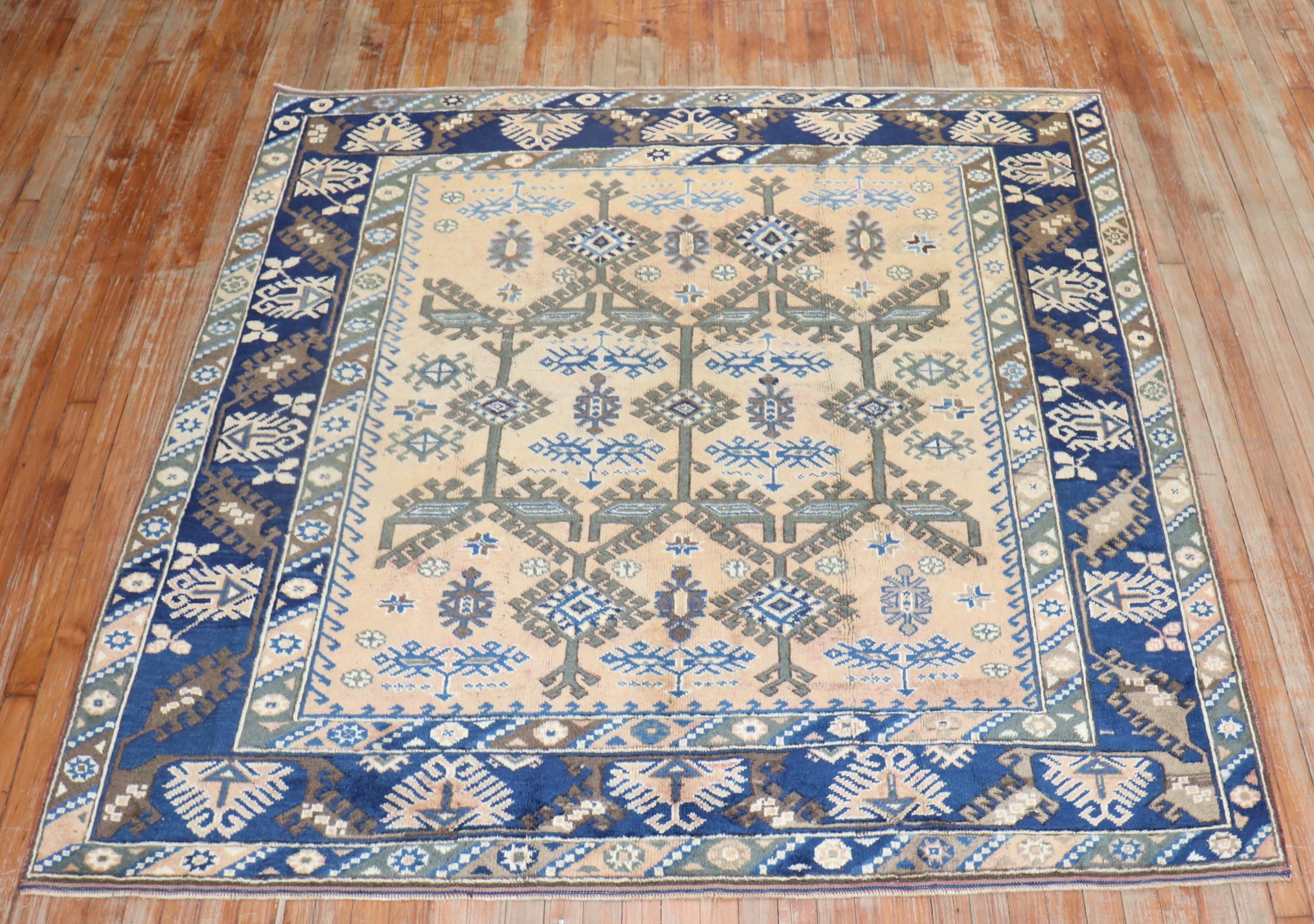 Zabihi Collection Vintage Türkischer Stammesteppich Quadratisch (Handgeknüpft) im Angebot