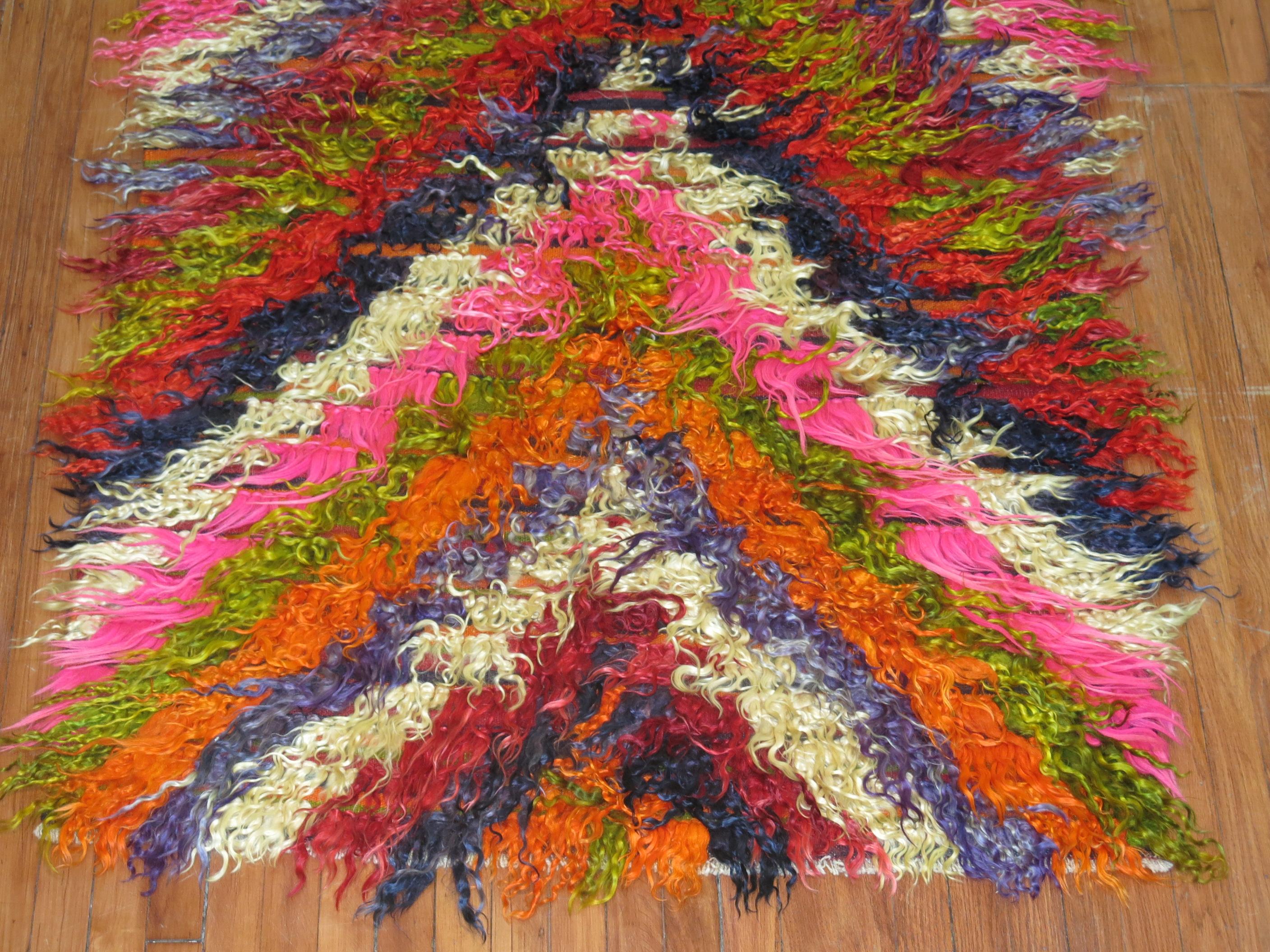 Zabihi Collection Vintage Türkisch Tulu Flokati Teppich (Moderne der Mitte des Jahrhunderts) im Angebot