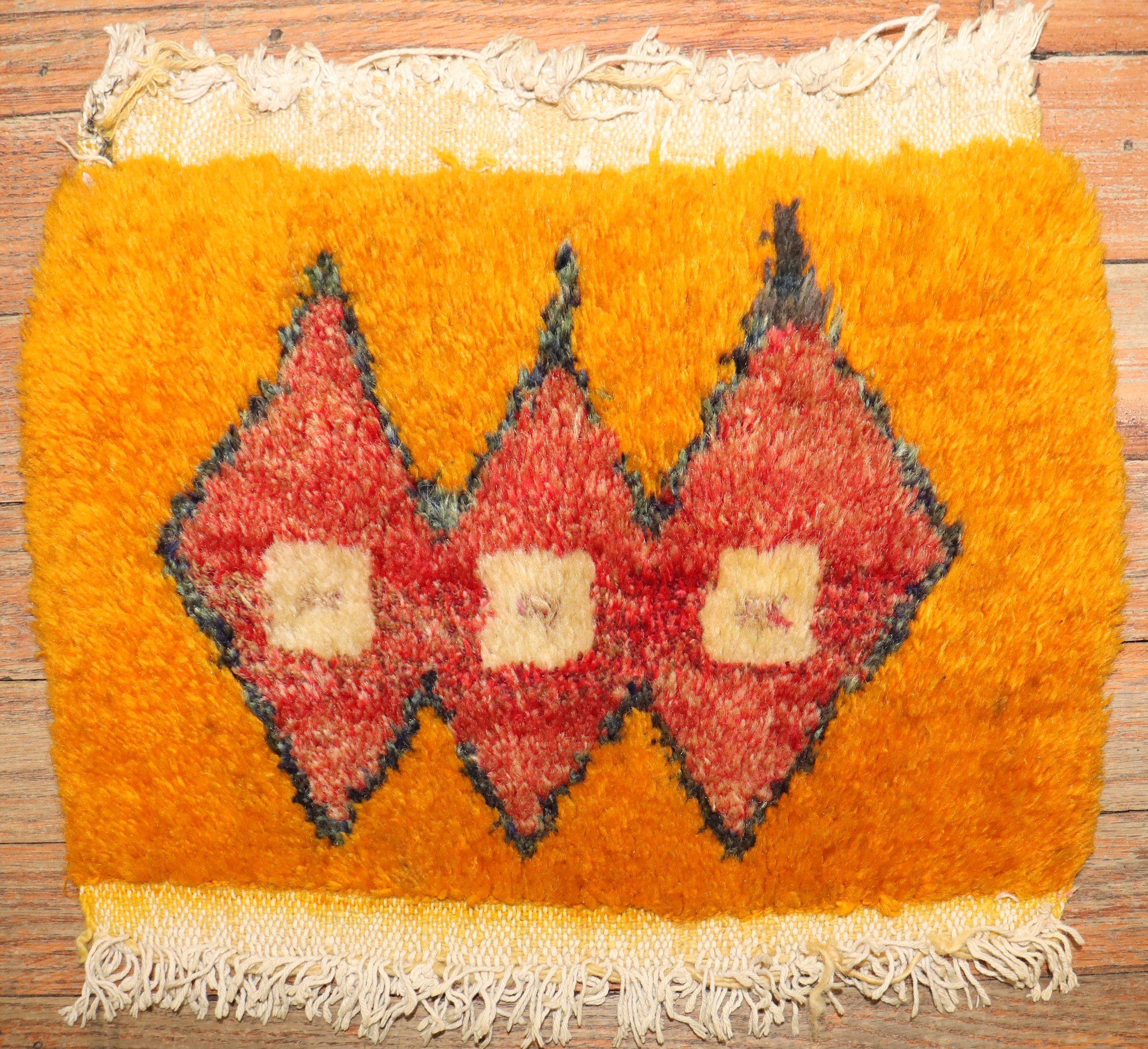 ein türkischer Tulu-Teppich im Miniformat

Einzelheiten
Teppich nein.	j3720
Größe	11