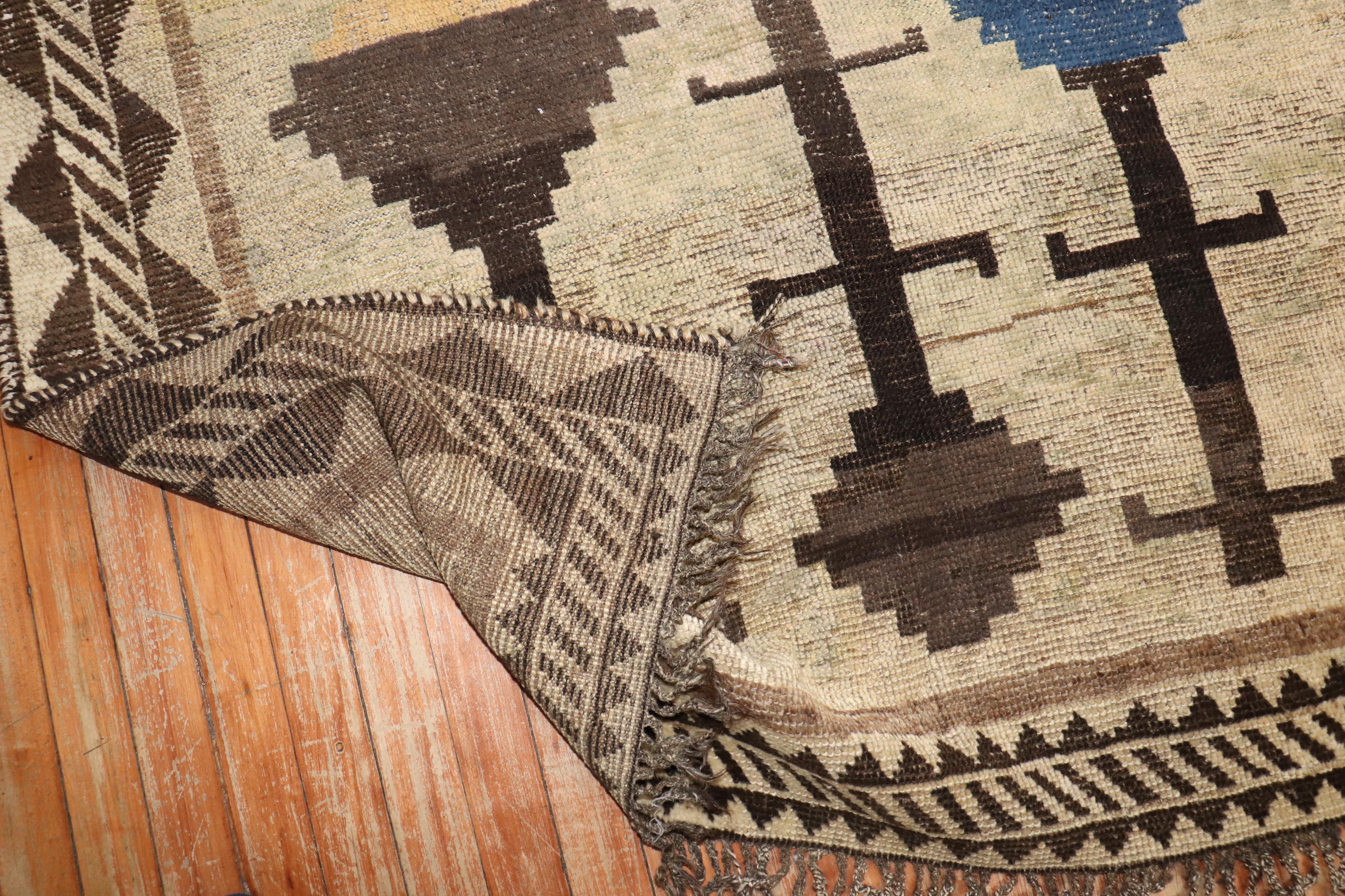 Skurriler antiker persischer Gabbeh-Teppich aus der Zabihi-Kollektion (20. Jahrhundert) im Angebot