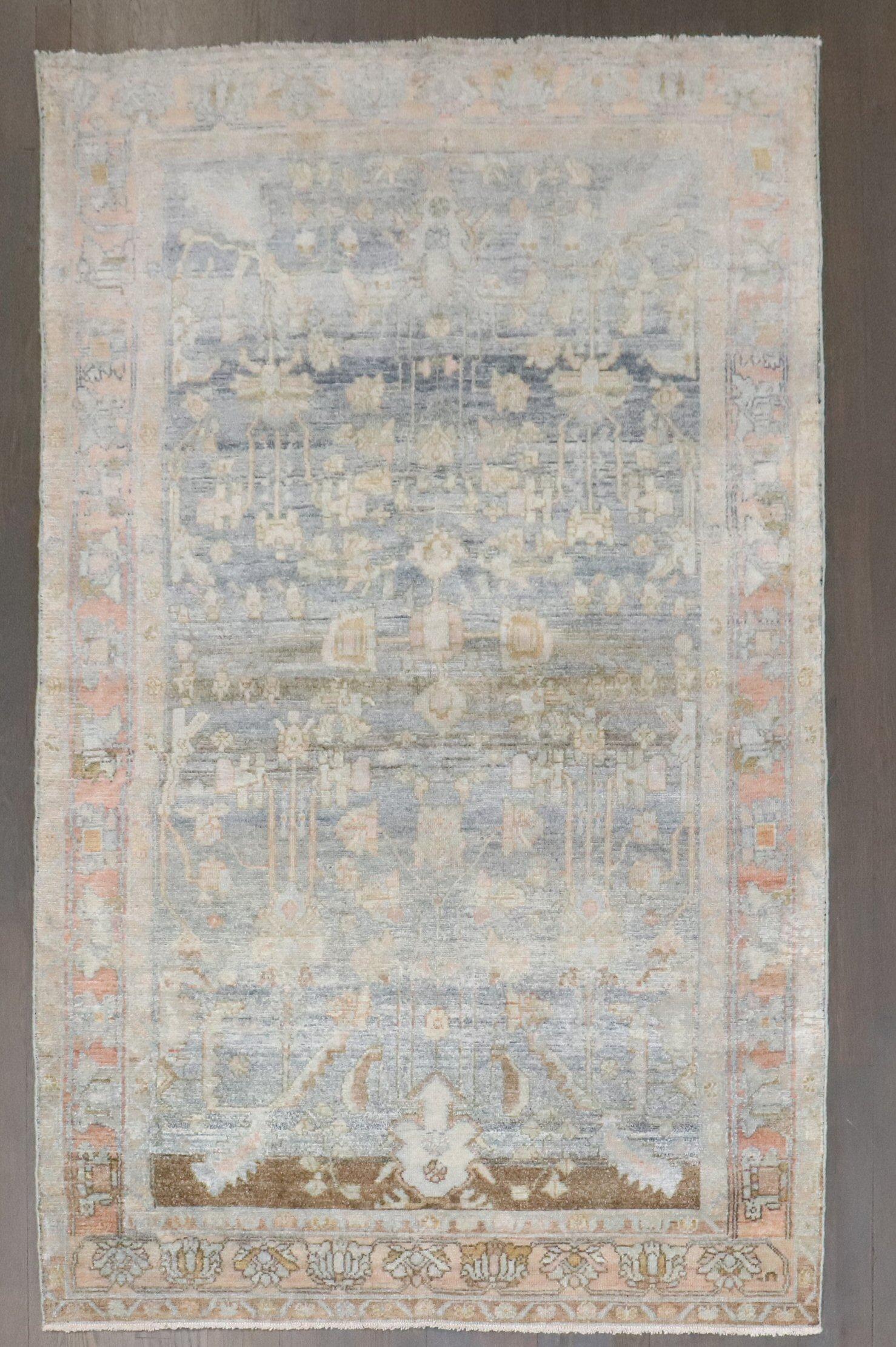 Un tappeto persiano Malayer abrasivo di dimensioni d'accento del primo quarto del XX secolo

Dettagli
rug no.	j3885
dimensione	4' 1